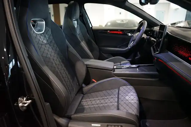 Volkswagen Passat view 11