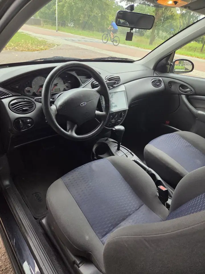 Ford Focus 1.6i SE 16v Colour Collection, foto 6