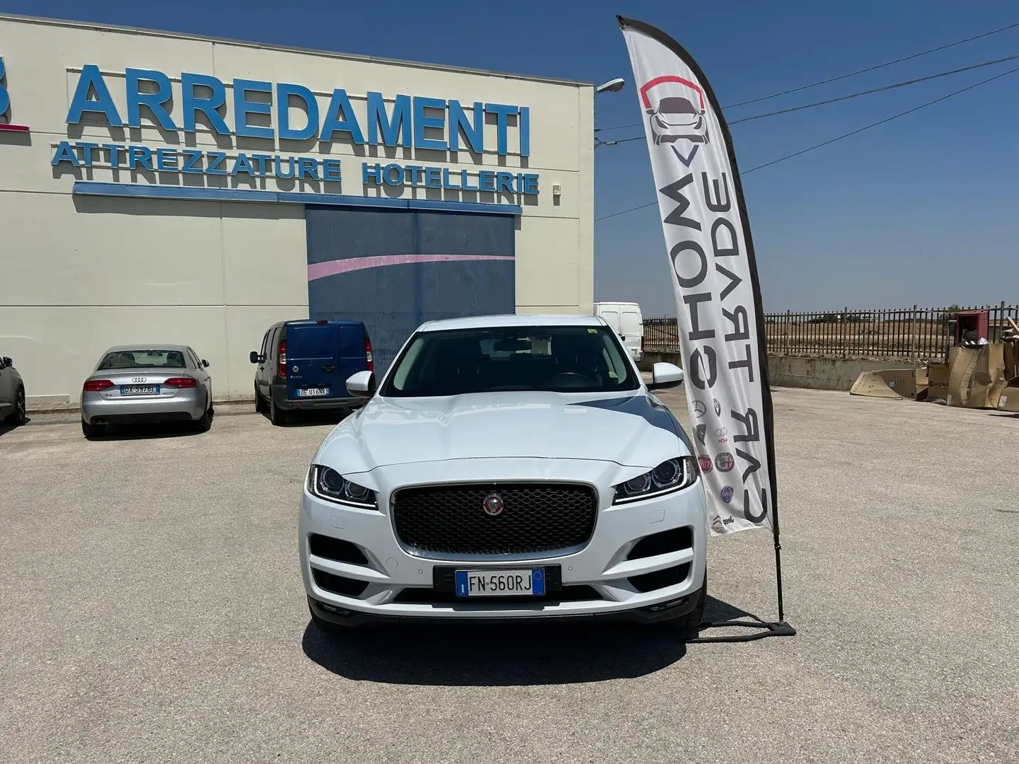 Jaguar F-Pace 2.0d Prestige awd 180cv auto Bianco - 2