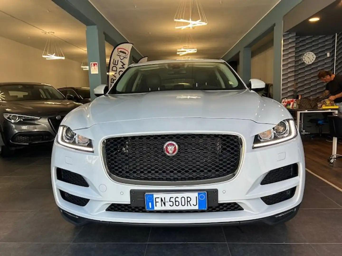Jaguar F-Pace 2.0d Prestige awd 180cv auto Blanc - 2