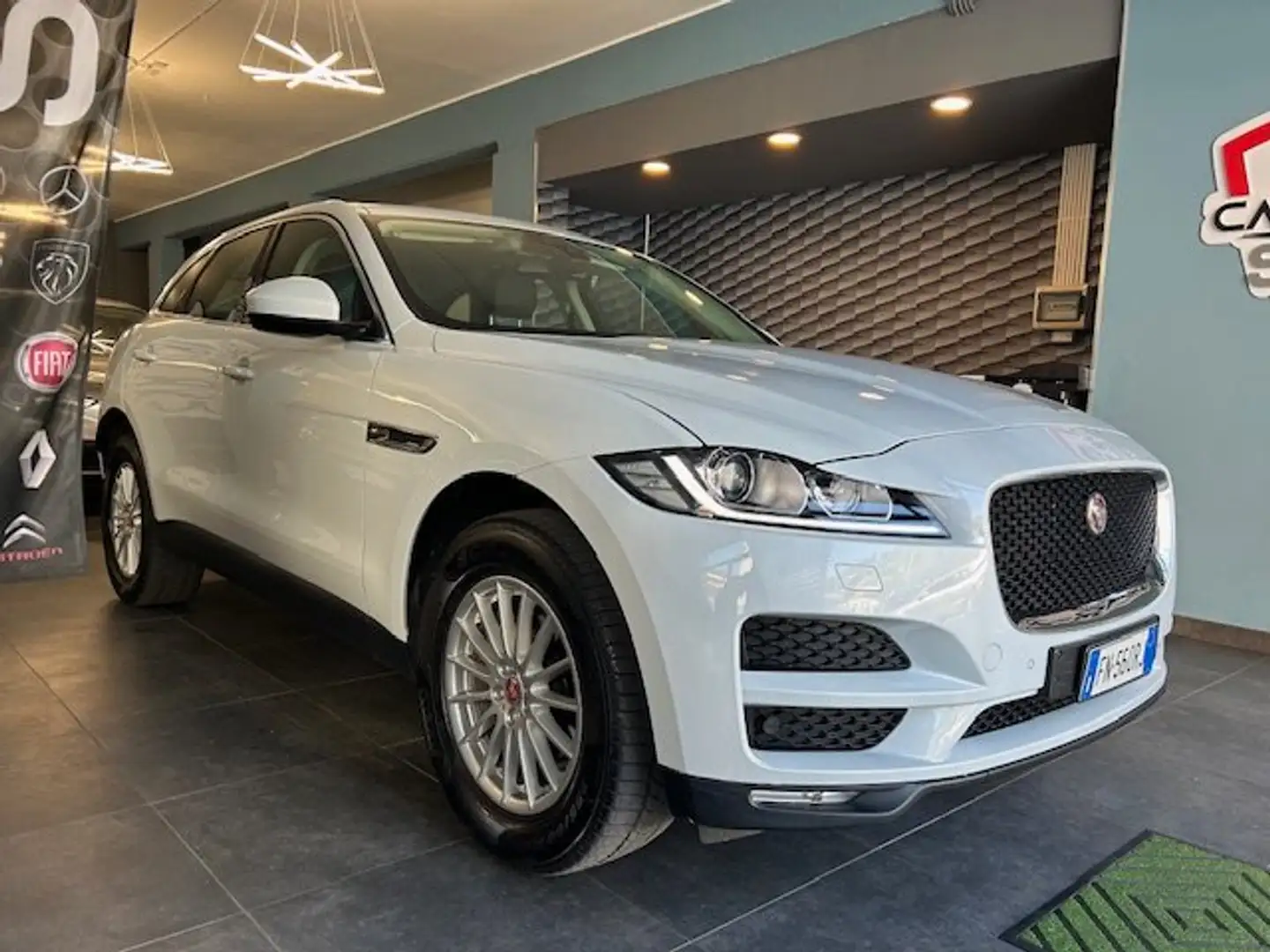 Jaguar F-Pace 2.0d Prestige awd 180cv auto Blanc - 1
