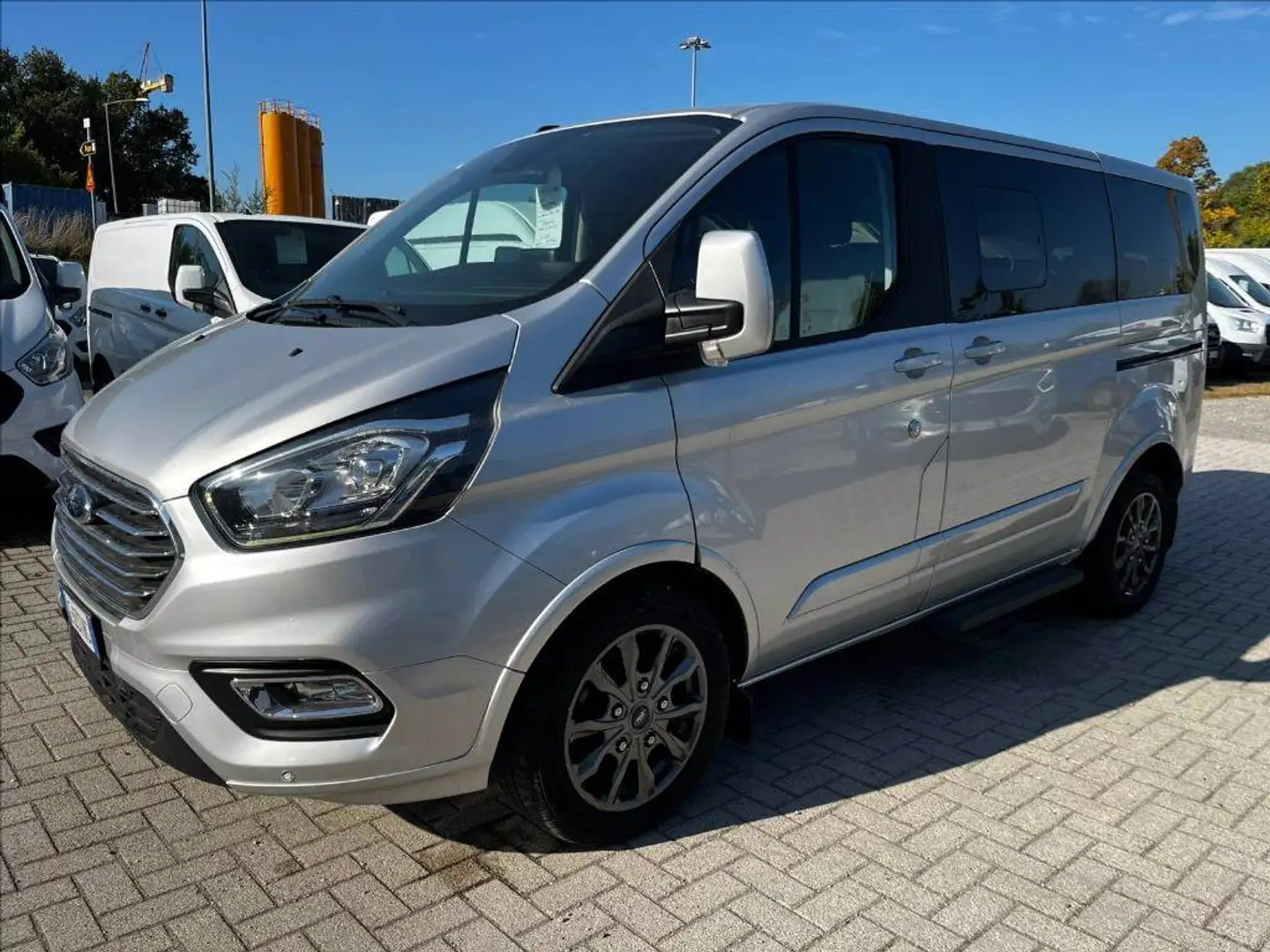 Ford Tourneo Custom 320 2.0 tdci 130cv Titanium L1H1 auto E6.2 Gris - 1
