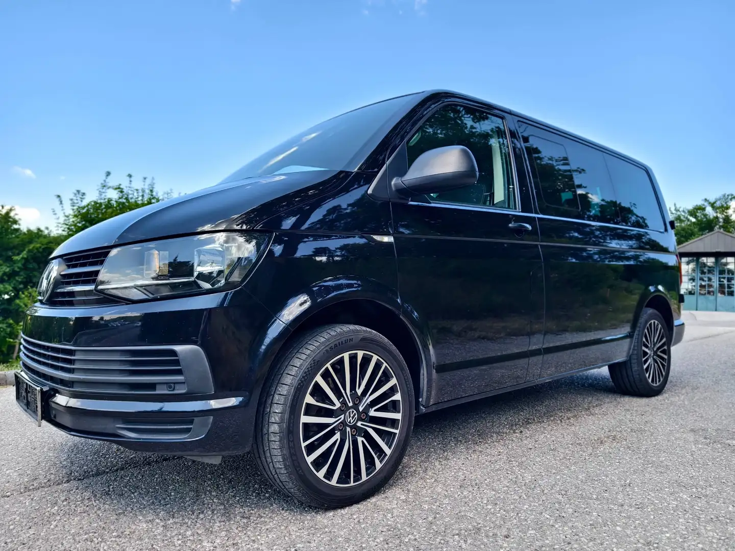 Volkswagen T6 Multivan Multivan Trendline 2,0 TDI BMT DSG Trendline Schwarz - 2