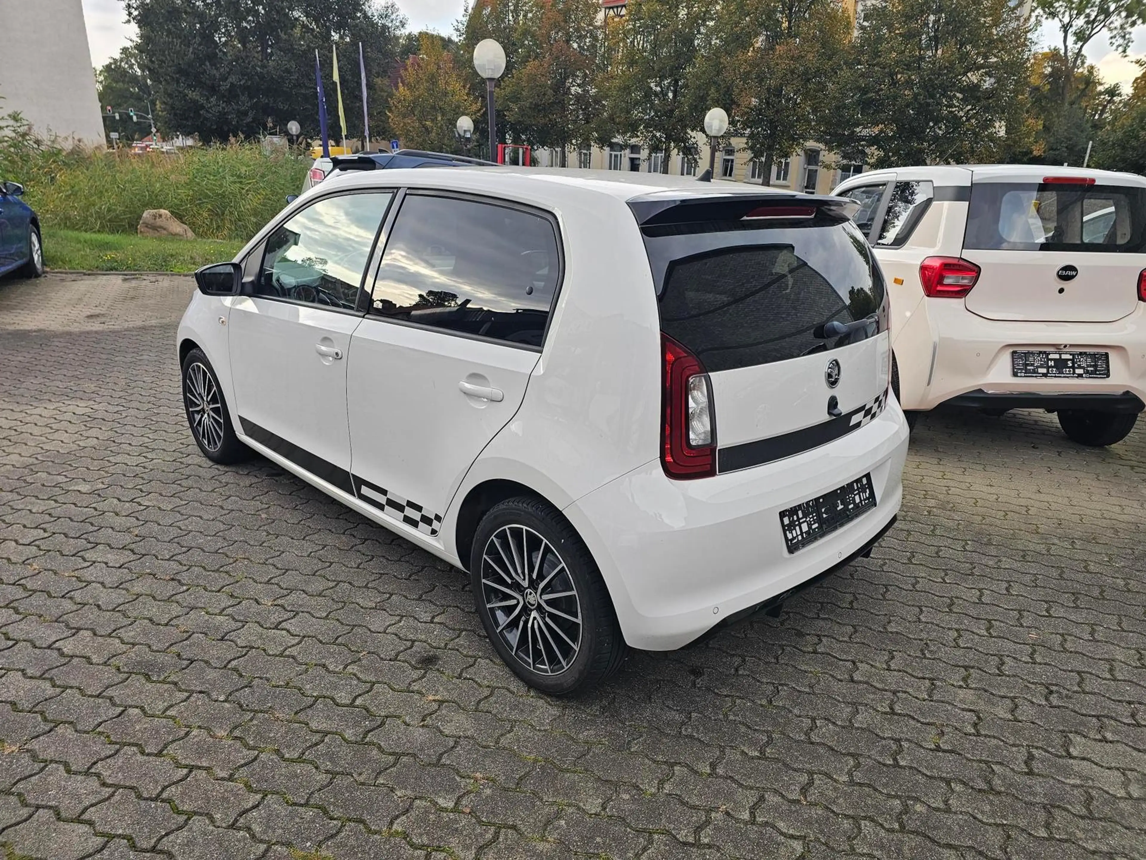 Skoda Citigo 1.0 MPI MONTE CARLO+5-TÜR+CLIMATRONIC+PDC — photo 4