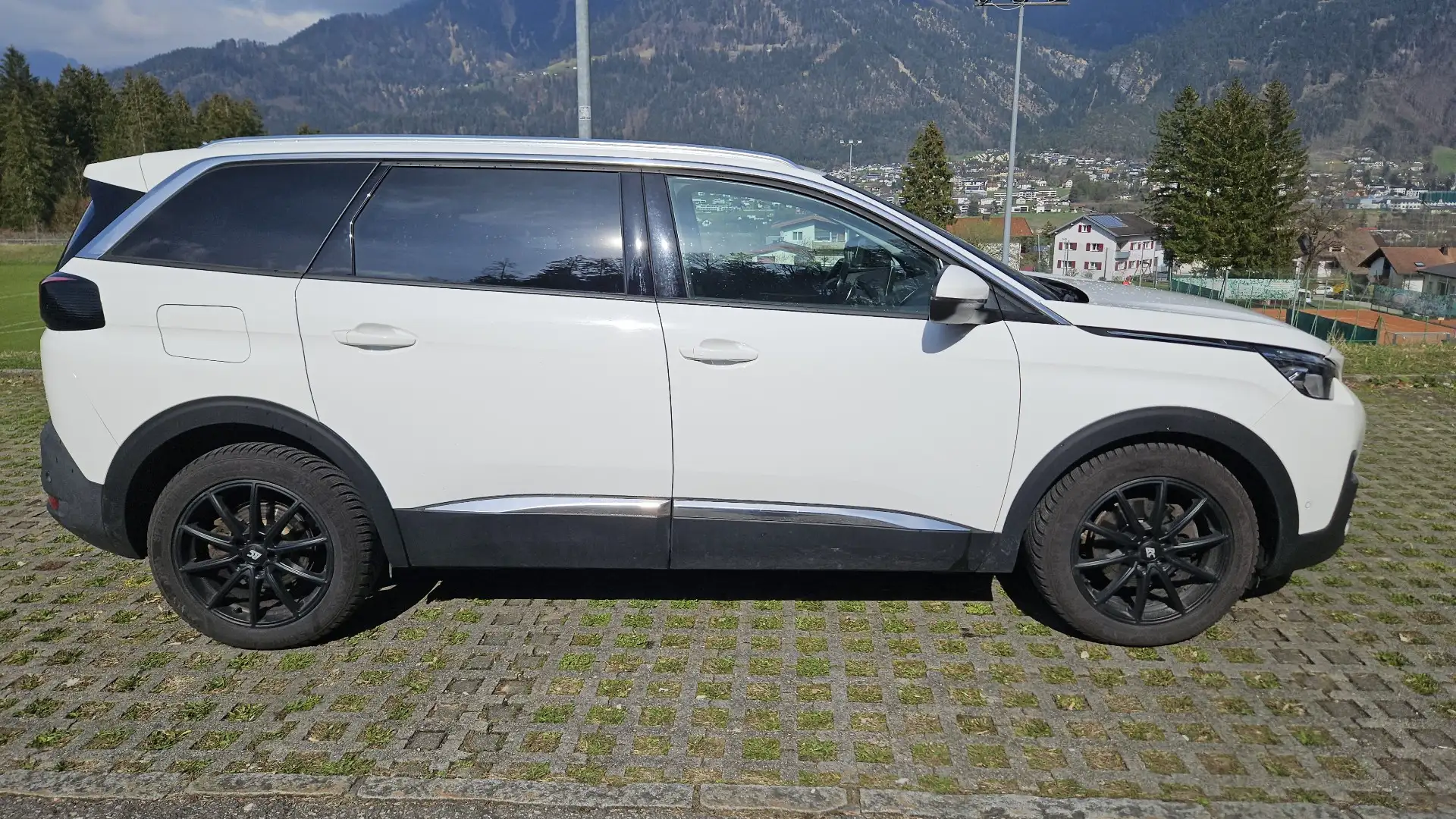 Peugeot 5008 1,2 PureTech 130 S&S EAT6 Allure - 2
