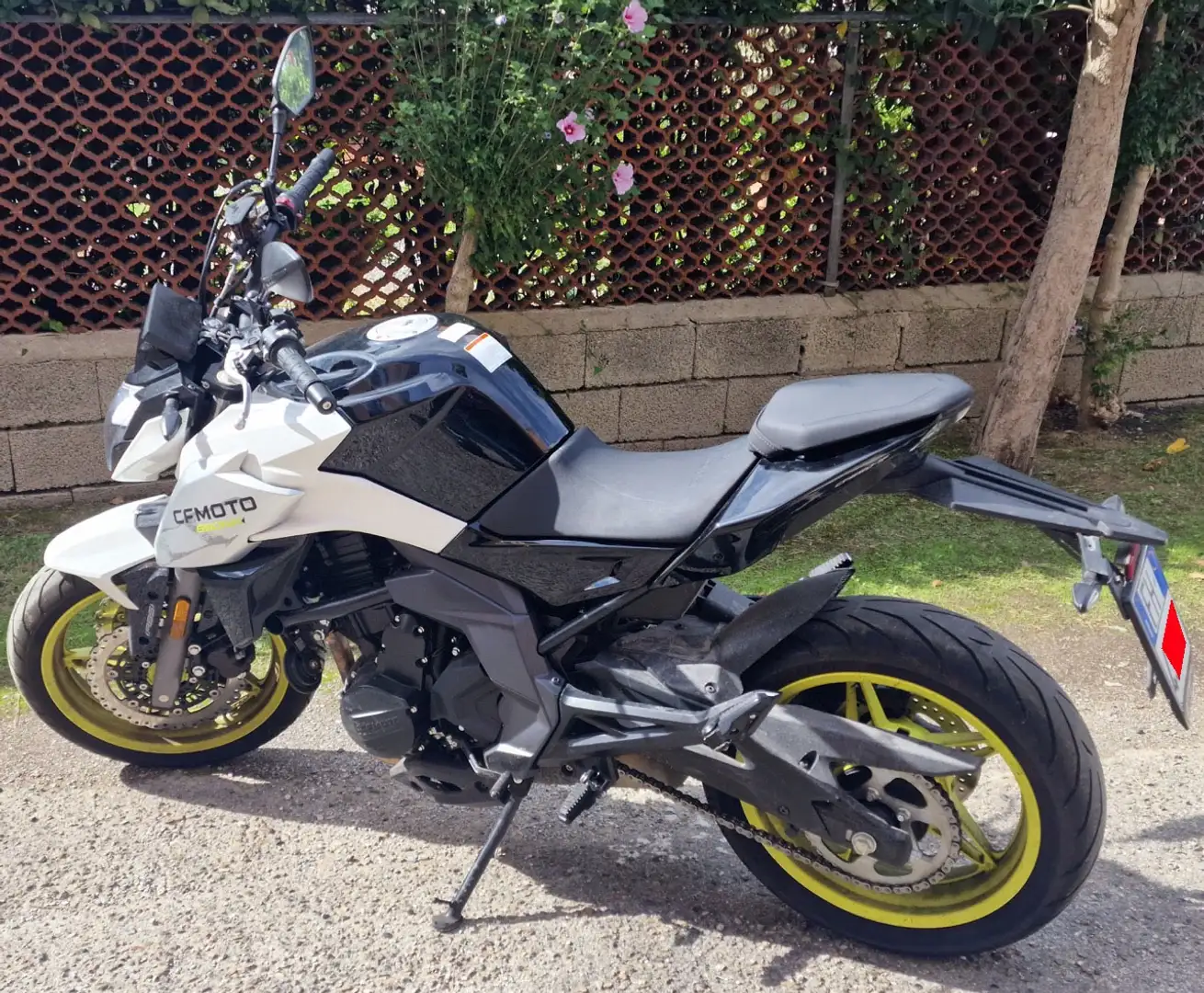 CFMOTO 650 NK Fehér - 1