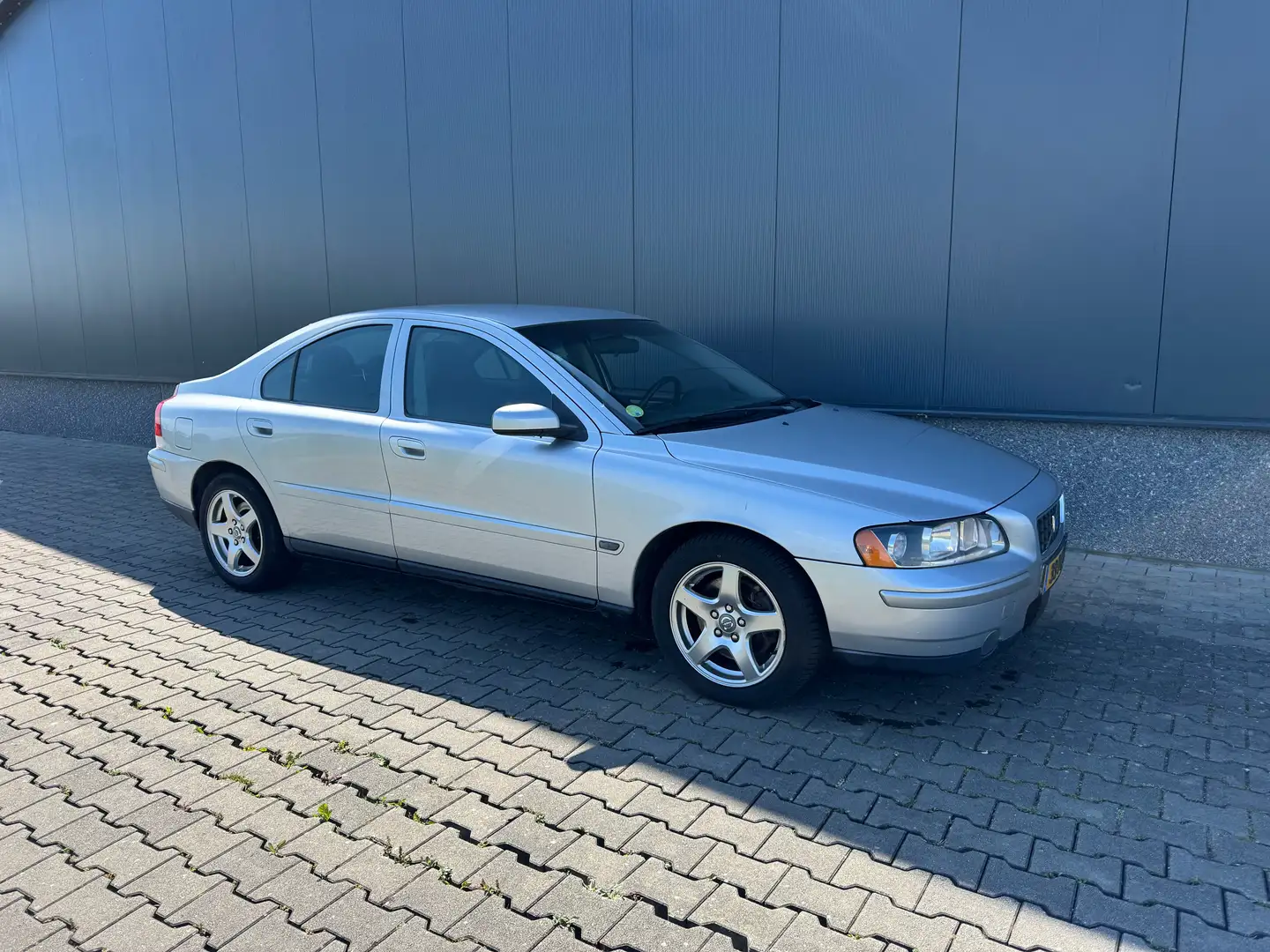 Volvo S60 2,5t met NAP rapport Gris - 1