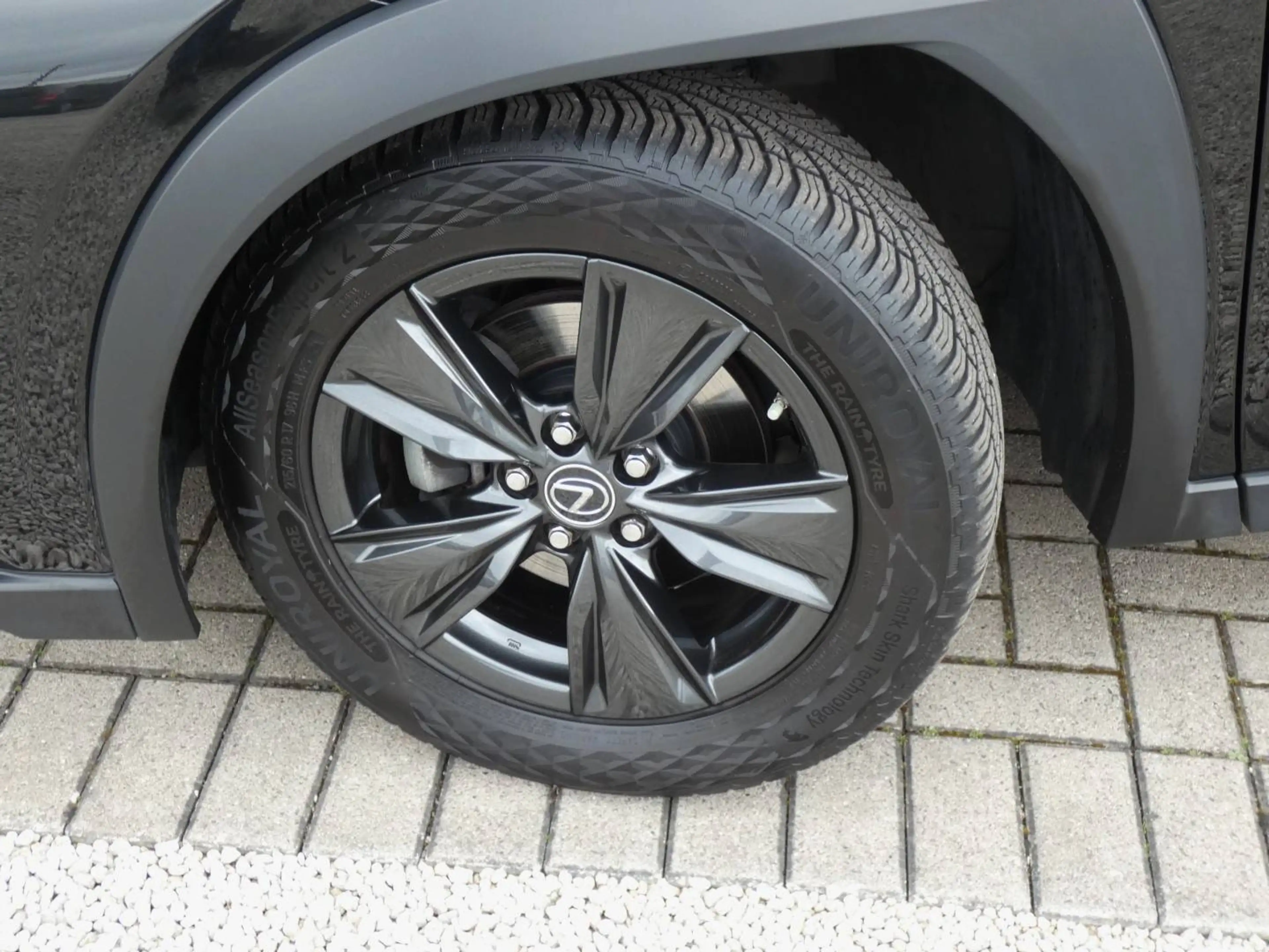 Lexus UX 250h Hybrid +TREKHAAK +LEDER +Zetelverwarming +Dodehoek +Groot scherm — photo 4