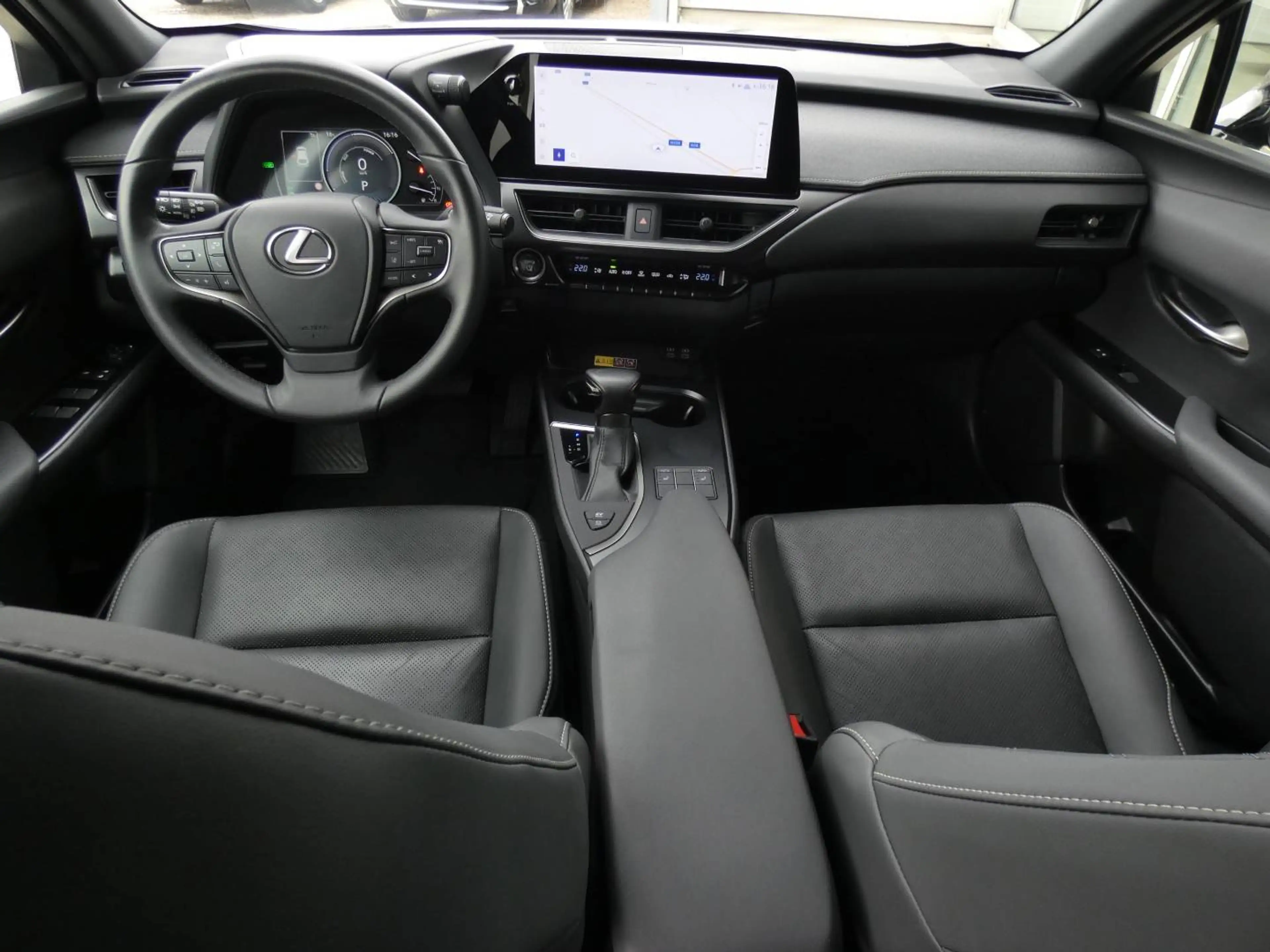 Lexus UX 250h Hybrid +TREKHAAK +LEDER +Zetelverwarming +Dodehoek +Groot scherm — photo 8