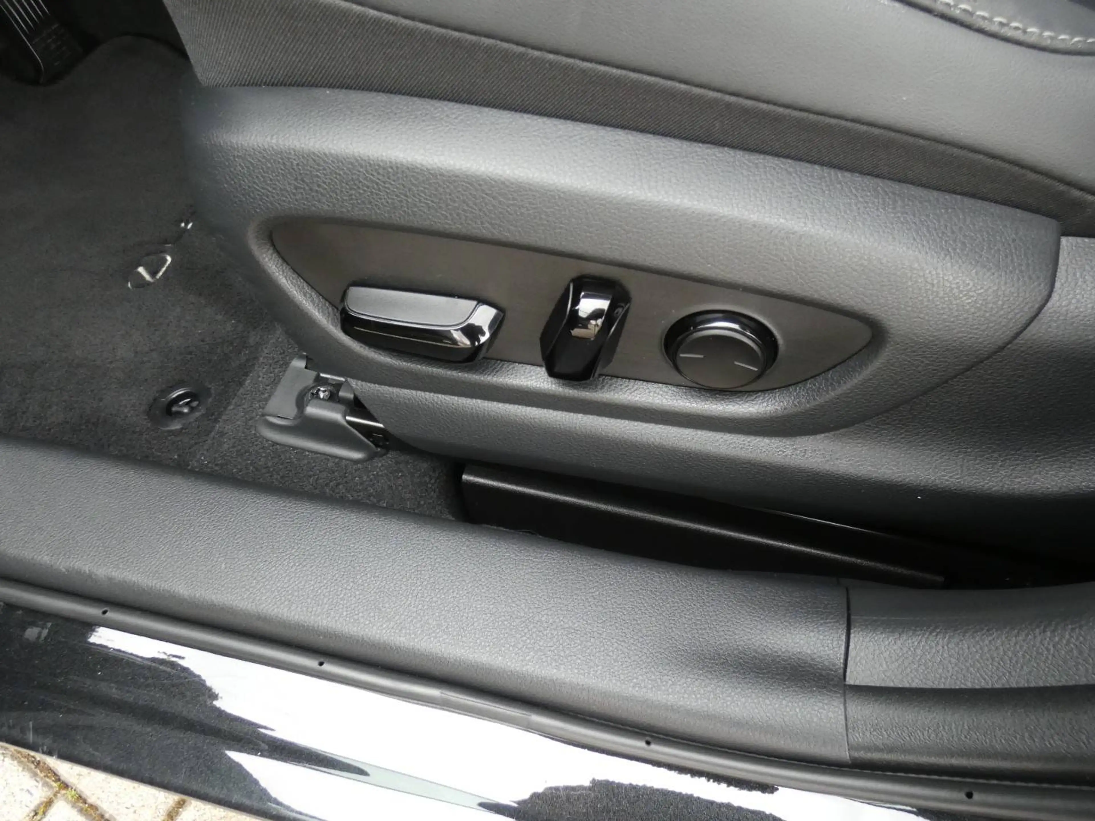 Lexus UX 250h Hybrid +TREKHAAK +LEDER +Zetelverwarming +Dodehoek +Groot scherm — photo 13