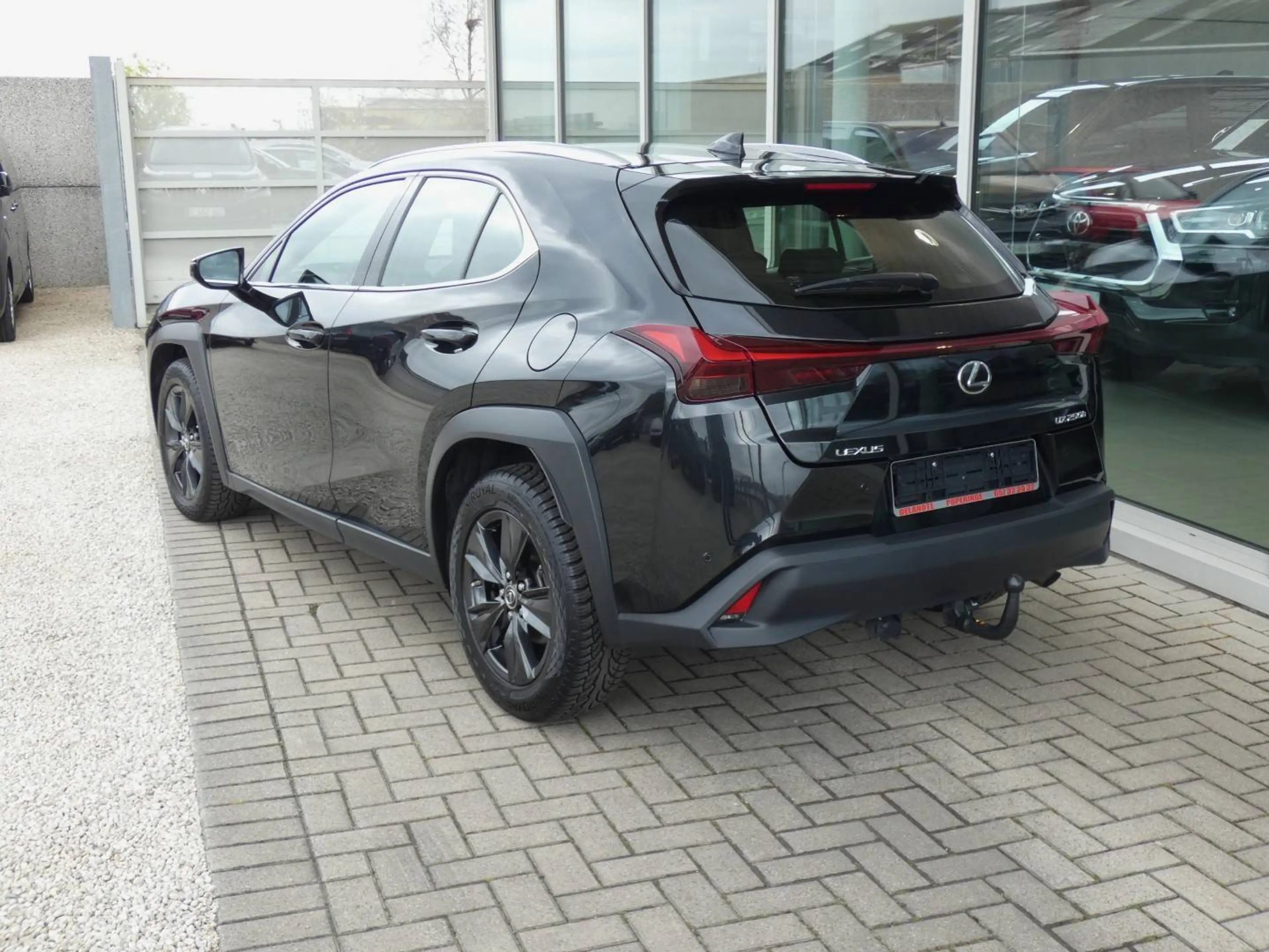 Lexus UX 250h Hybrid +TREKHAAK +LEDER +Zetelverwarming +Dodehoek +Groot scherm — photo 6