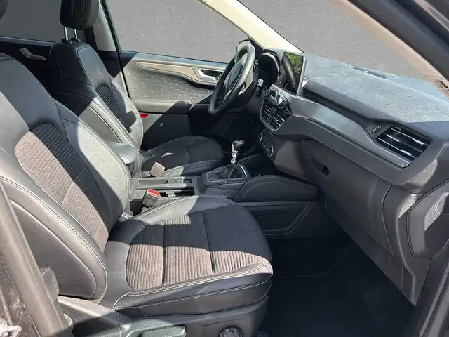 Ford Kuga view 3