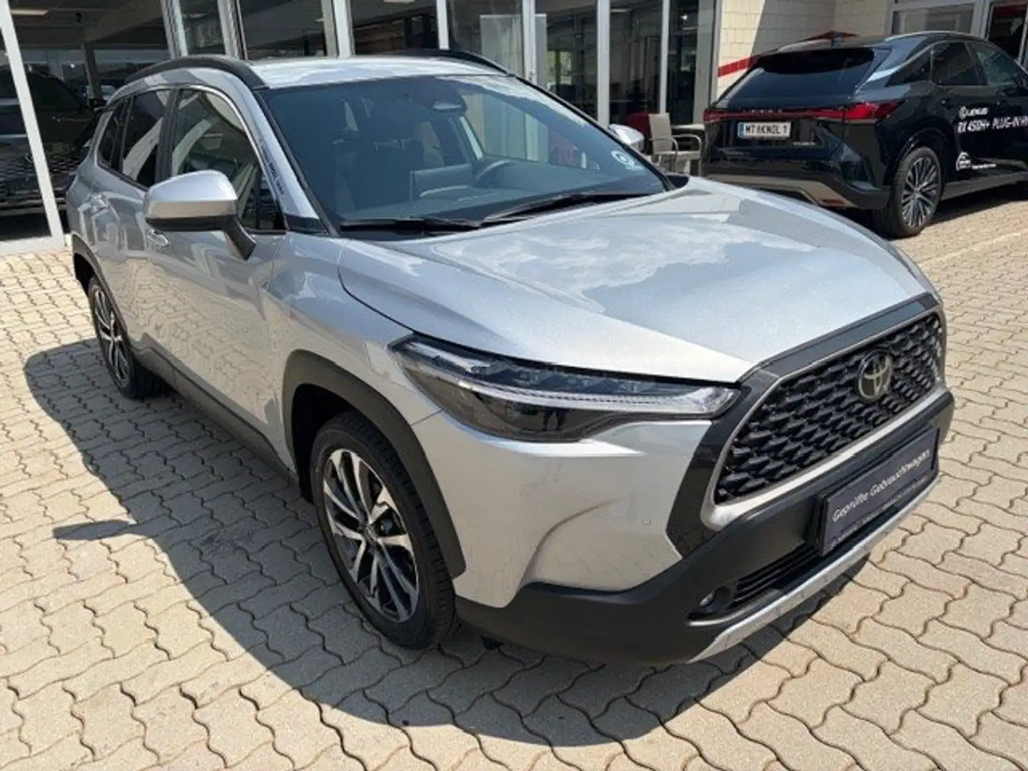 Toyota Corolla Cross AWD Active Drive Silber - 1