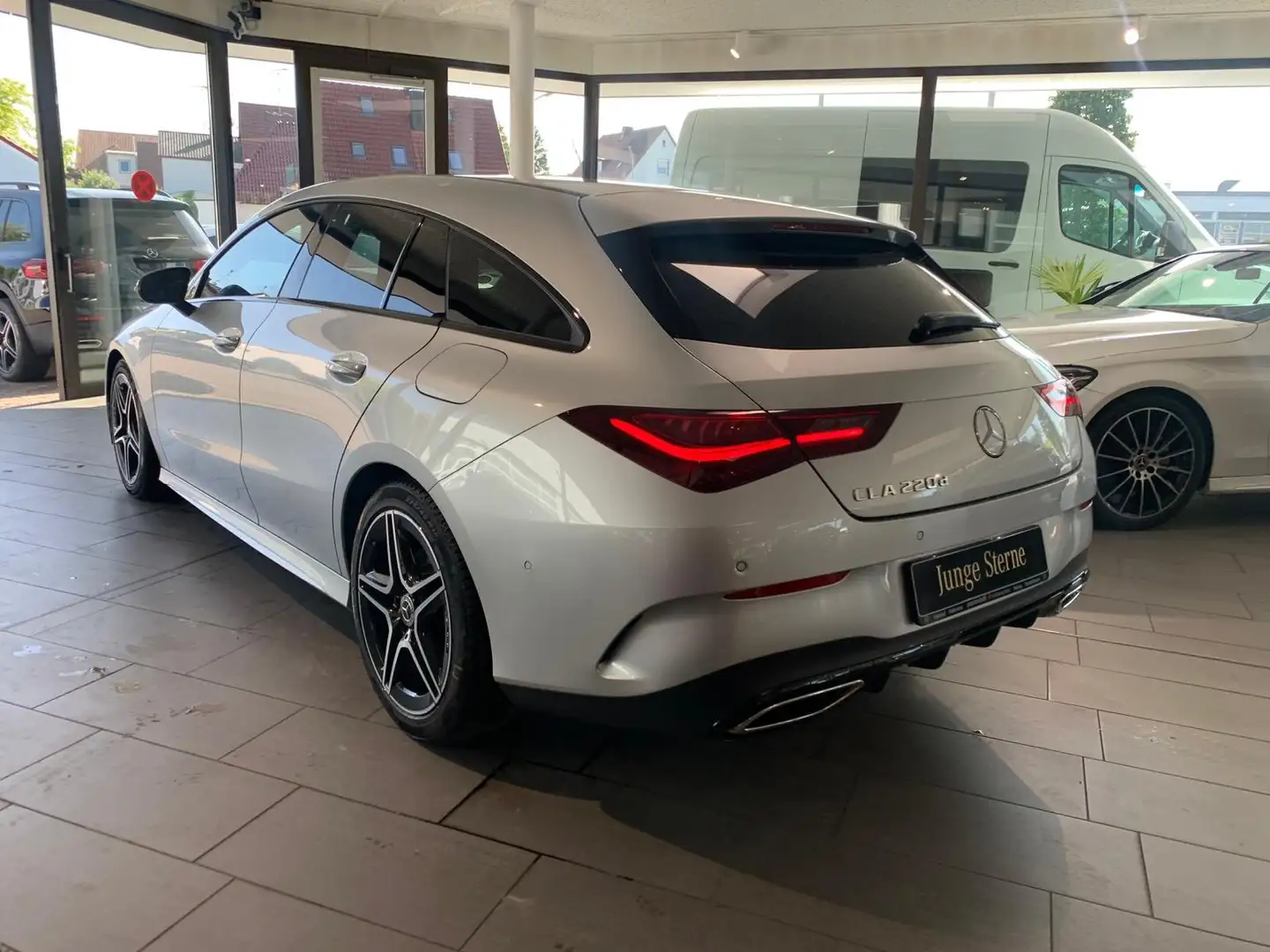 Mercedes-Benz CLA 220 d SB AMG Night Pano/MBUX/Distr./360°/AHK Silber - 2