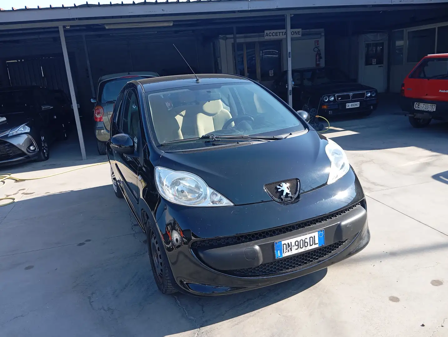 Peugeot 107 107 2005 3p 1.0 12v Sweet Years c/navi Nero - 1