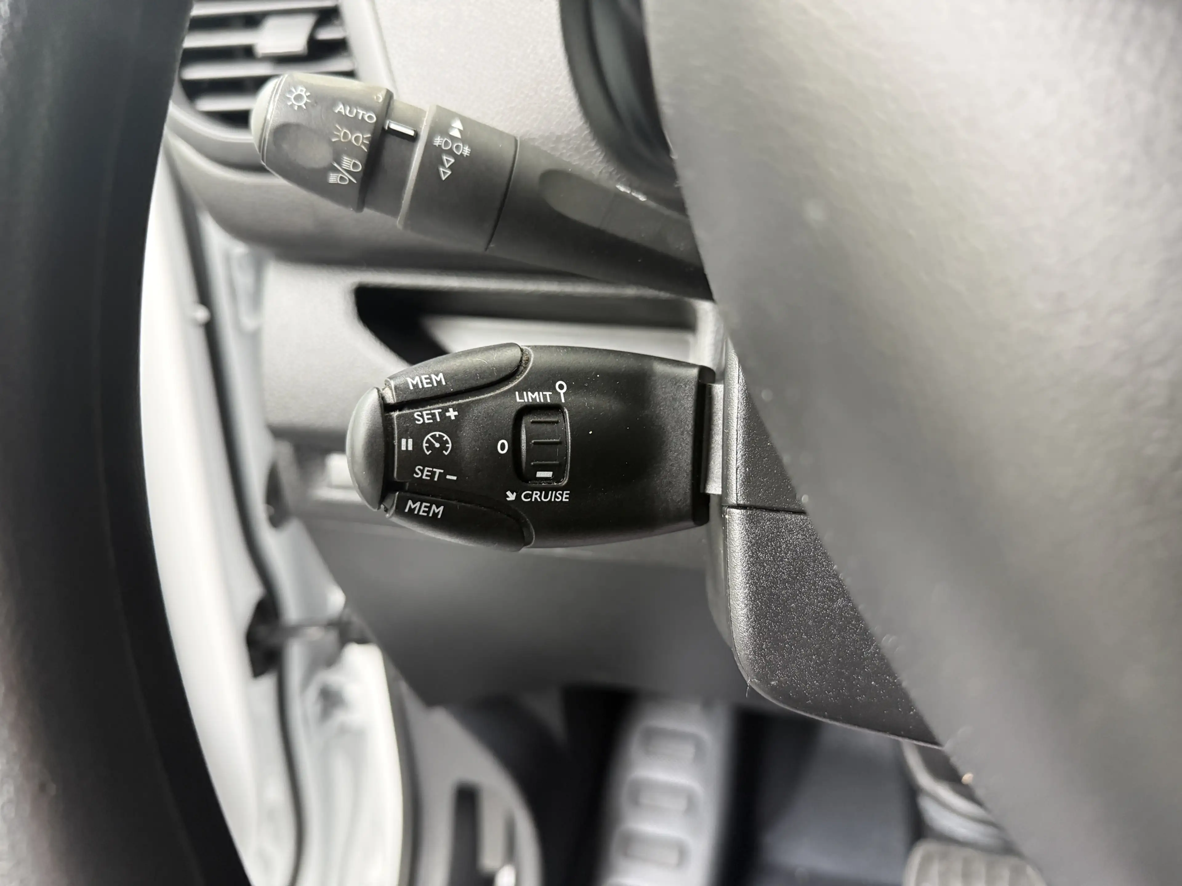 Peugeot e-Expert Extralang 75 kWh | Elektrisch | Multimedia | Airco — photo 18