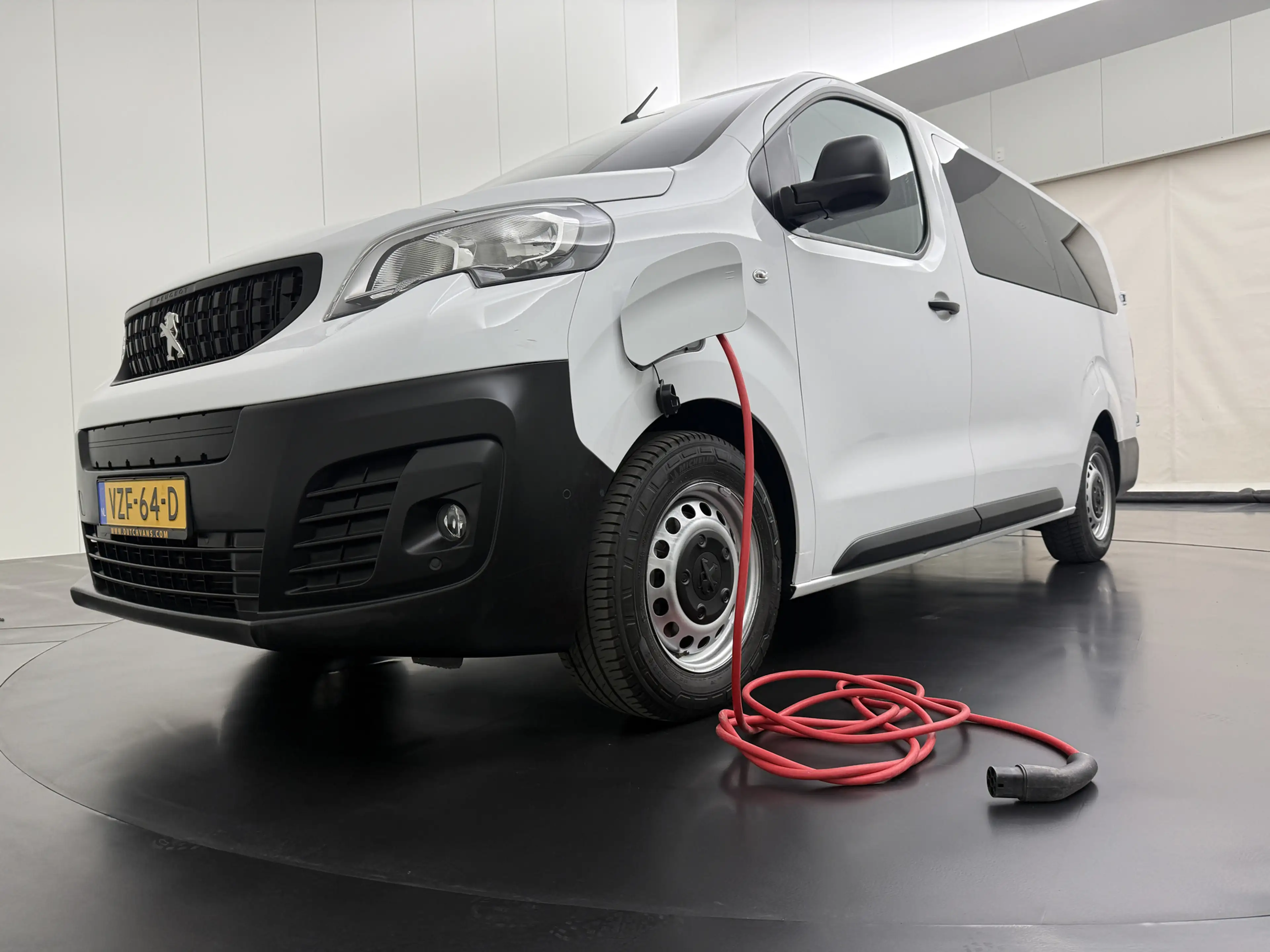 Peugeot e-Expert Extralang 75 kWh | Elektrisch | Multimedia | Airco — photo 3