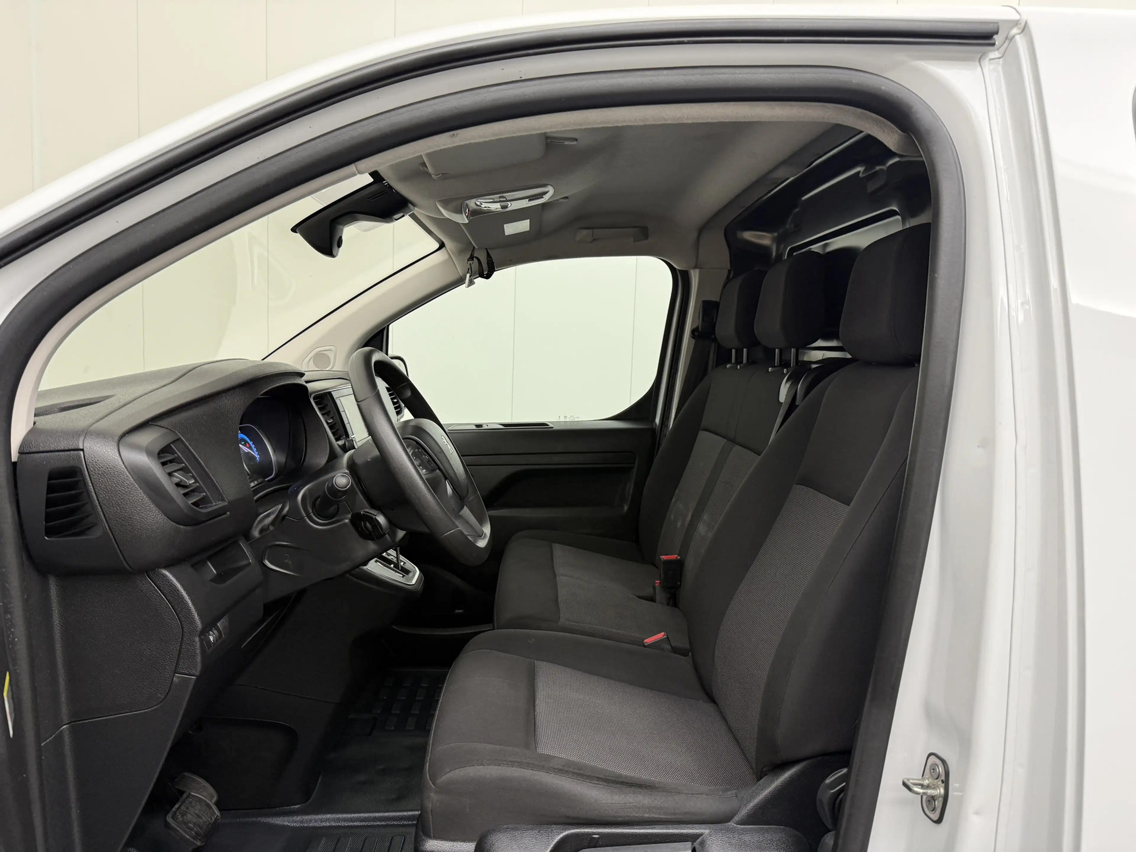 Peugeot e-Expert Extralang 75 kWh | Elektrisch | Multimedia | Airco — photo 23