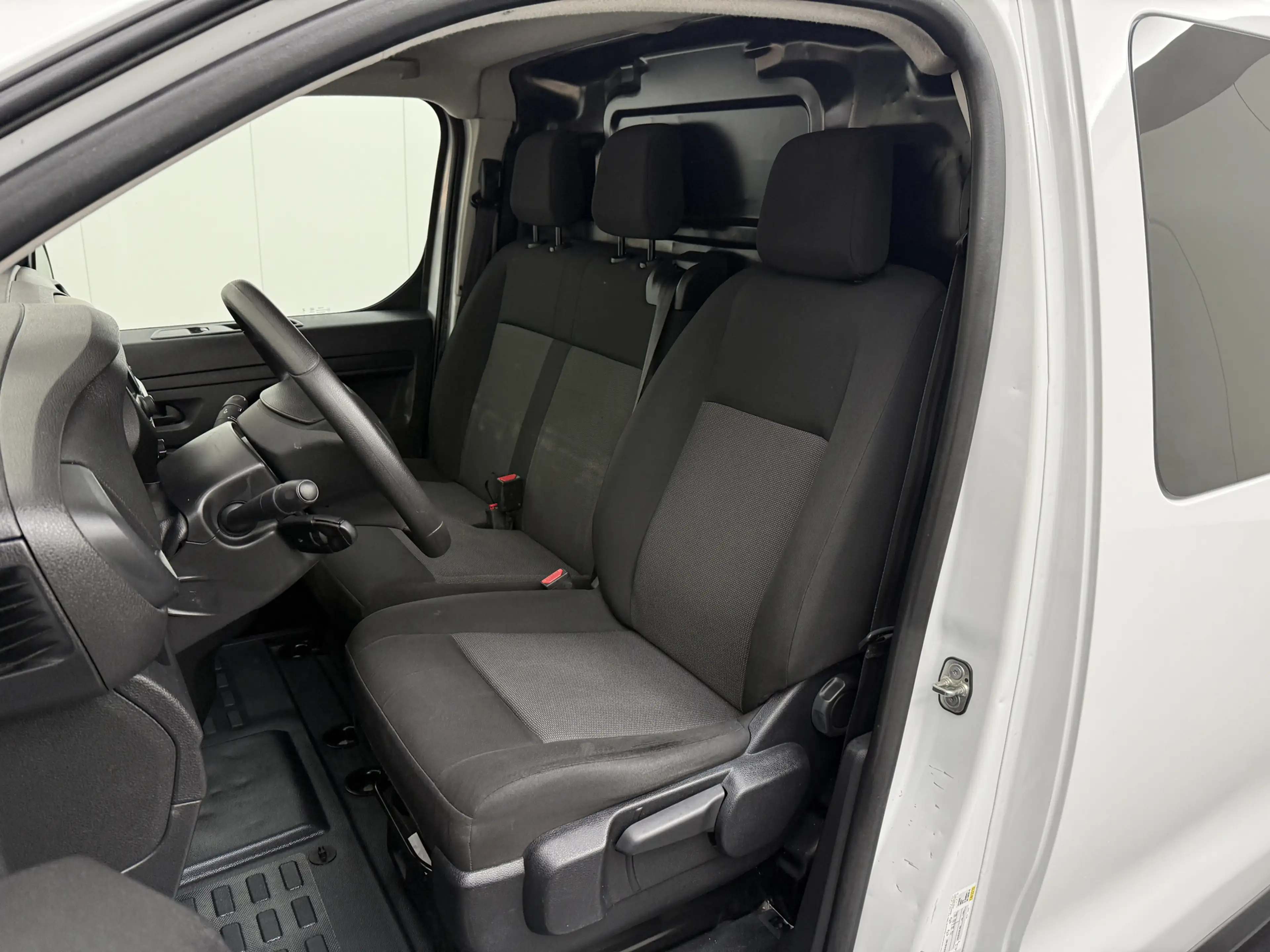 Peugeot e-Expert Extralang 75 kWh | Elektrisch | Multimedia | Airco — photo 22