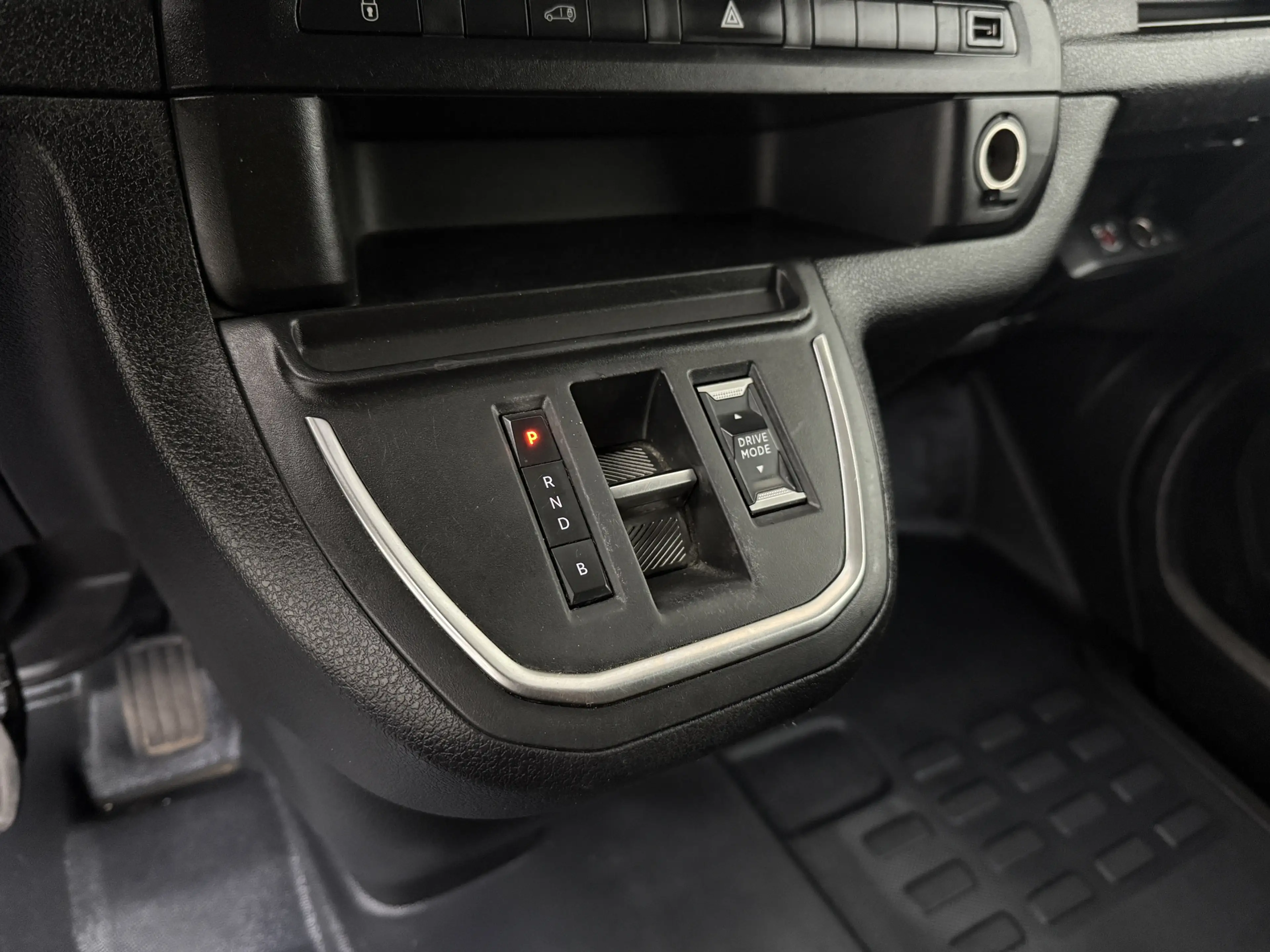 Peugeot e-Expert Extralang 75 kWh | Elektrisch | Multimedia | Airco — photo 19