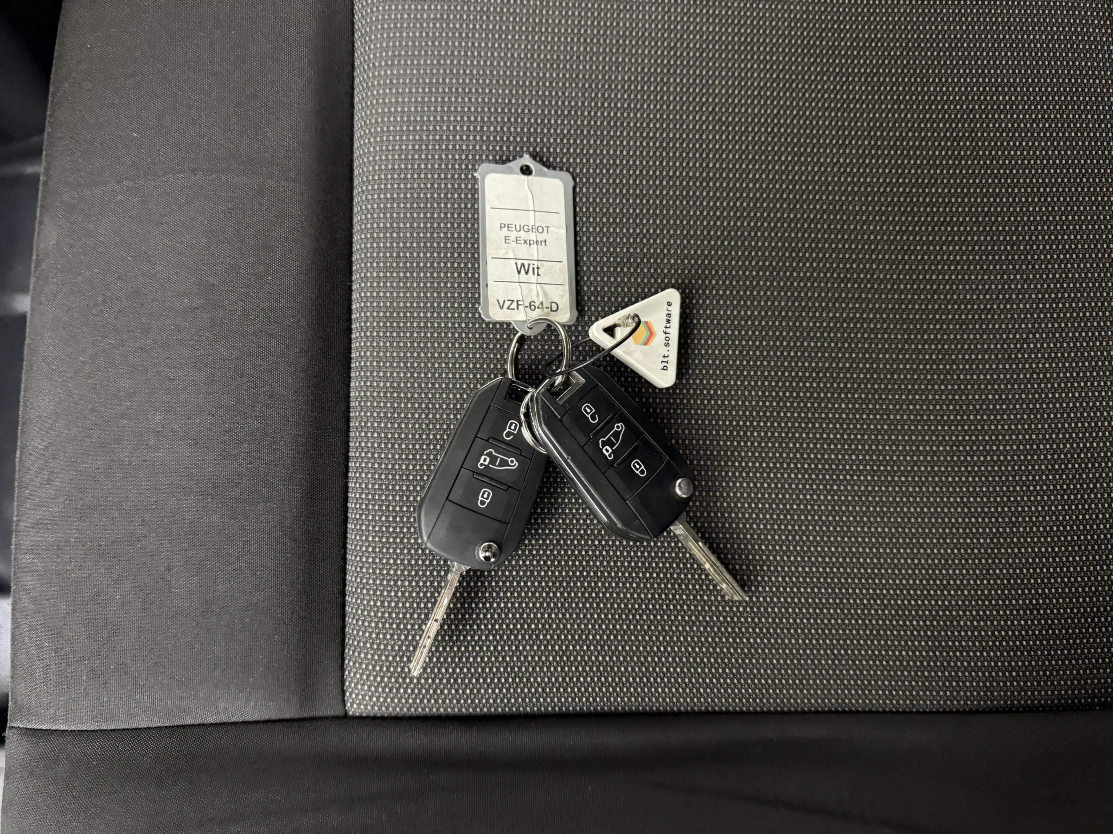 Peugeot e-Expert Extralang 75 kWh | Elektrisch | Multimedia | Airco — photo 9