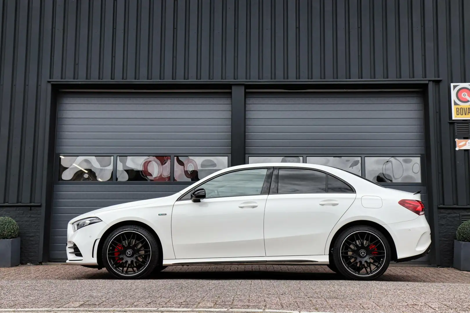 Mercedes-Benz A 250 250e AMG-Pakket /LED/WIDE-SCREEN/SFEERVERL./STOELV Blanc - 2