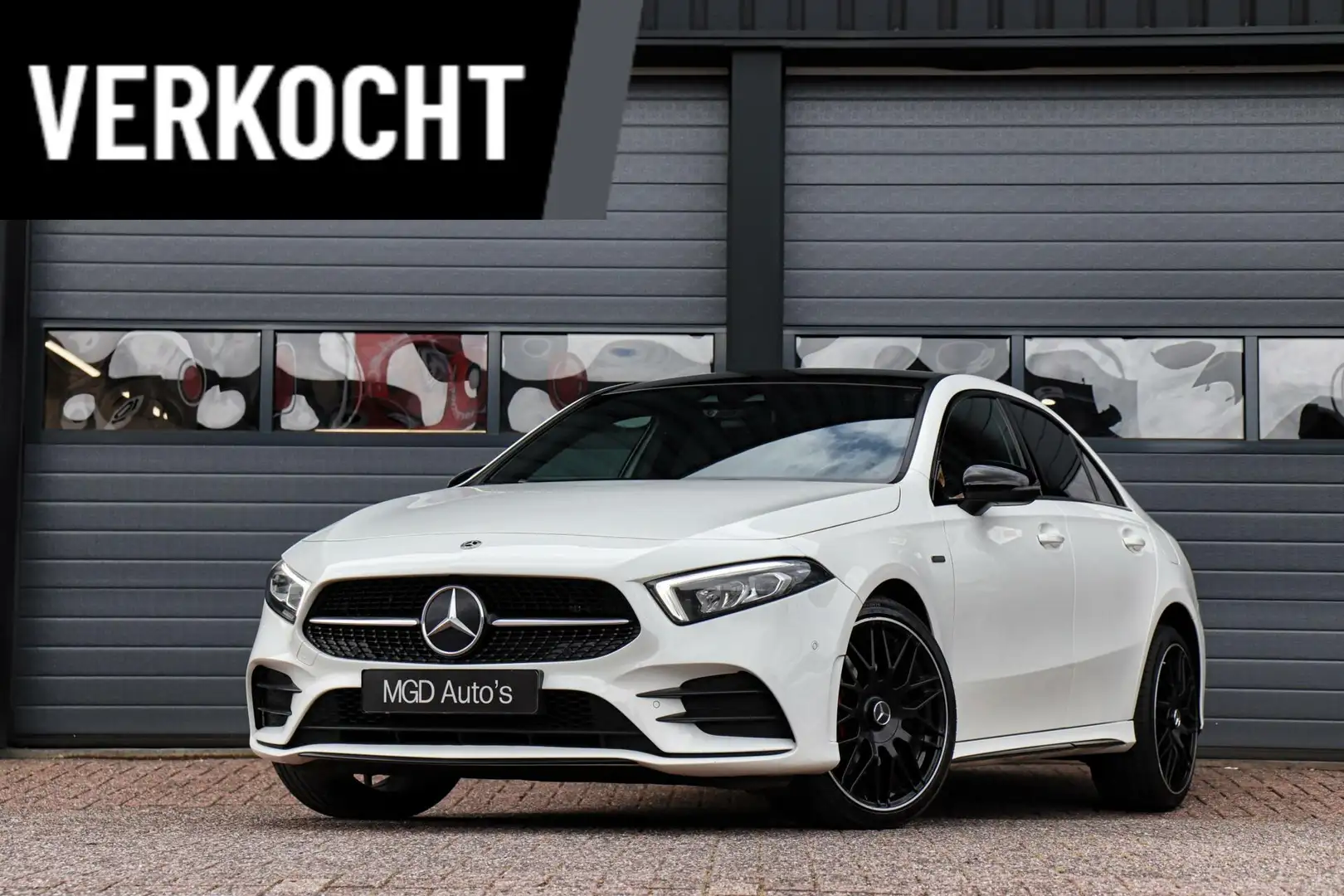 Mercedes-Benz A 250 250e AMG-Pakket /LED/WIDE-SCREEN/SFEERVERL./STOELV Blanc - 1