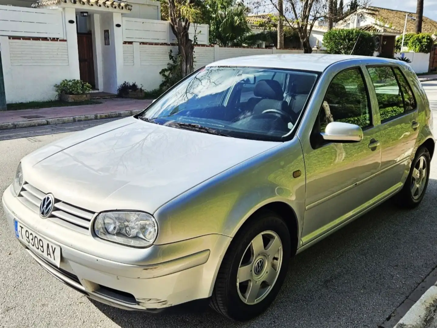 Volkswagen Golf Berlina Manual de 5 Puertas Gris - 1