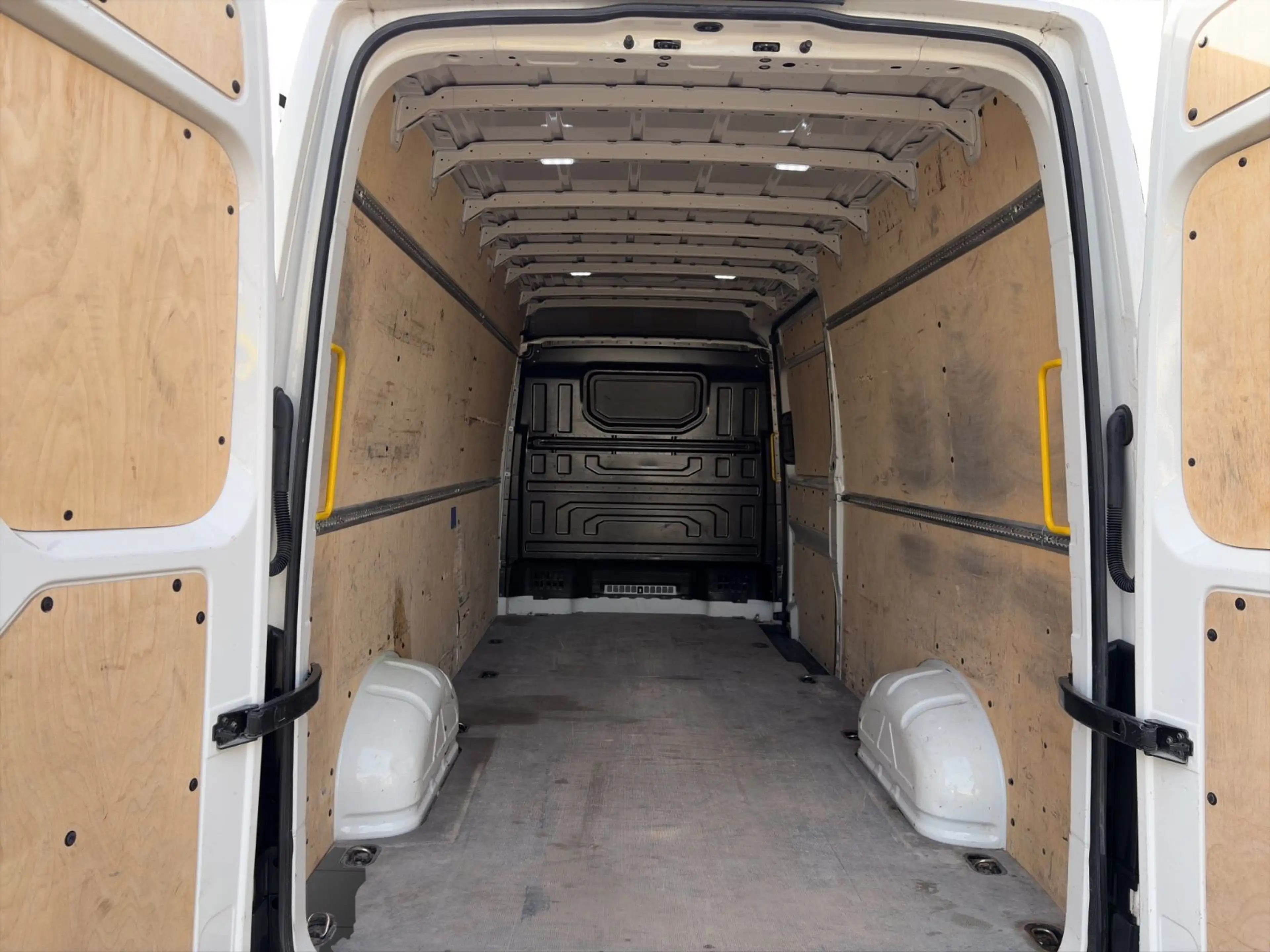 Volkswagen Crafter Kasten 35 lang Hochdach FWD — photo 13