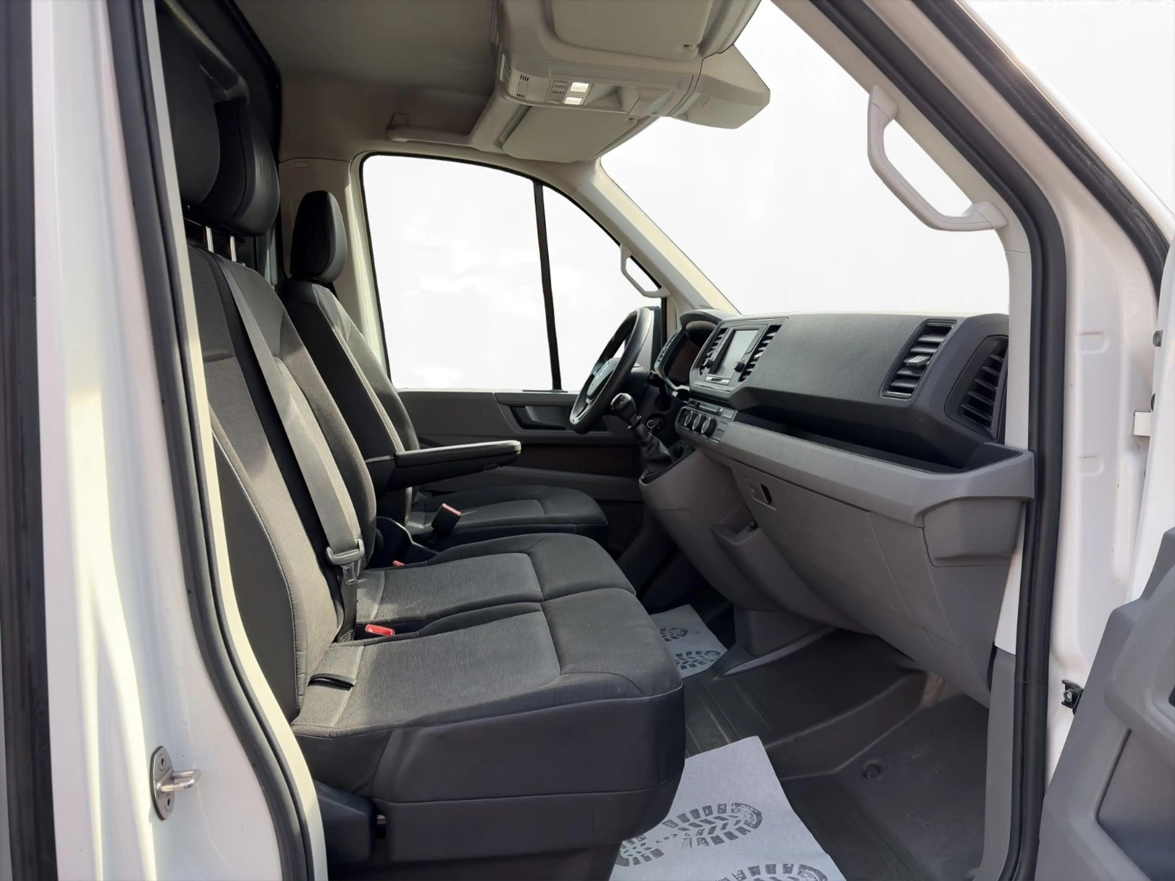 Volkswagen Crafter Kasten 35 lang Hochdach FWD — photo 12
