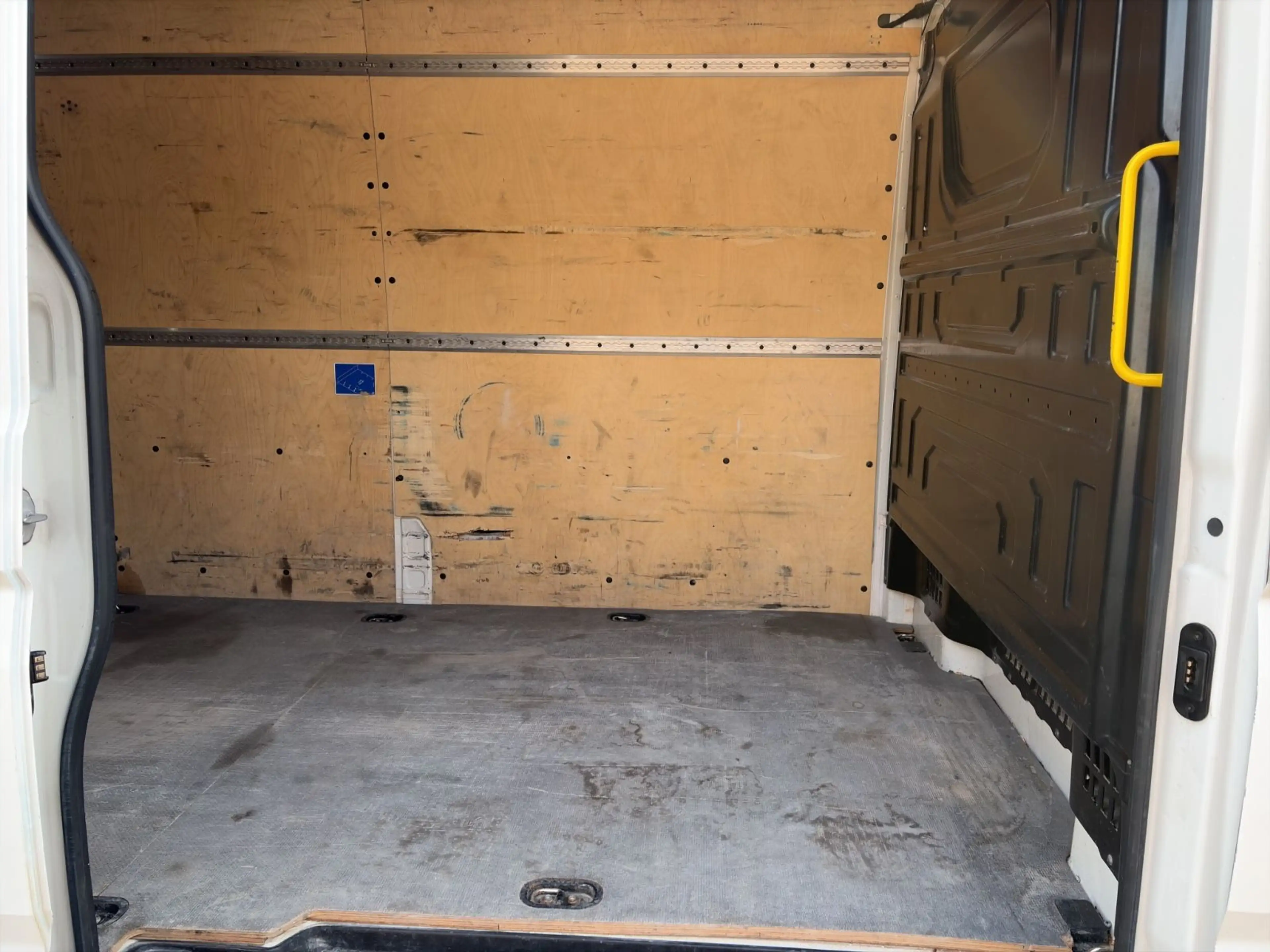 Volkswagen Crafter Kasten 35 lang Hochdach FWD — photo 15