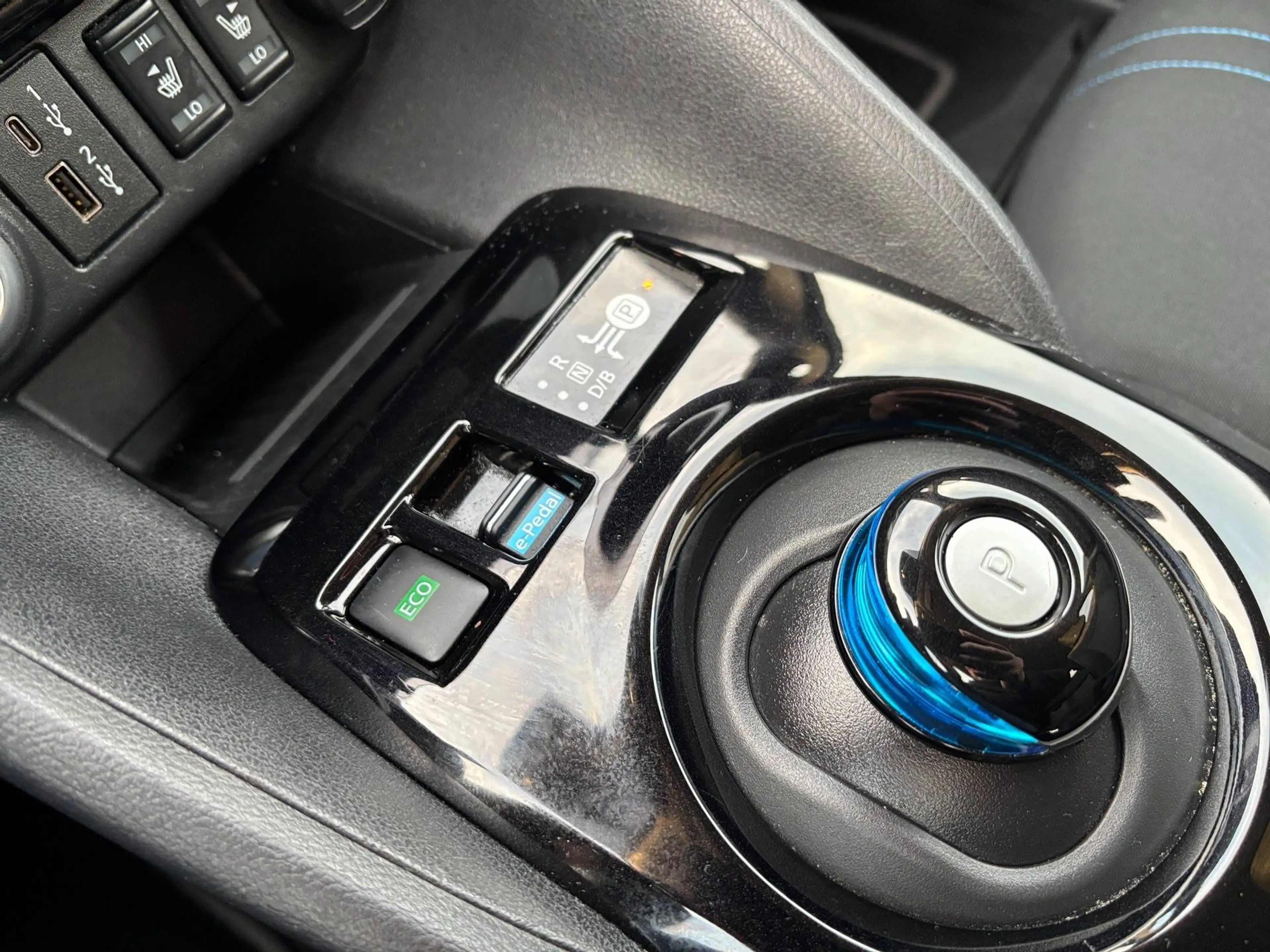 Nissan Leaf N-Connecta — photo 15
