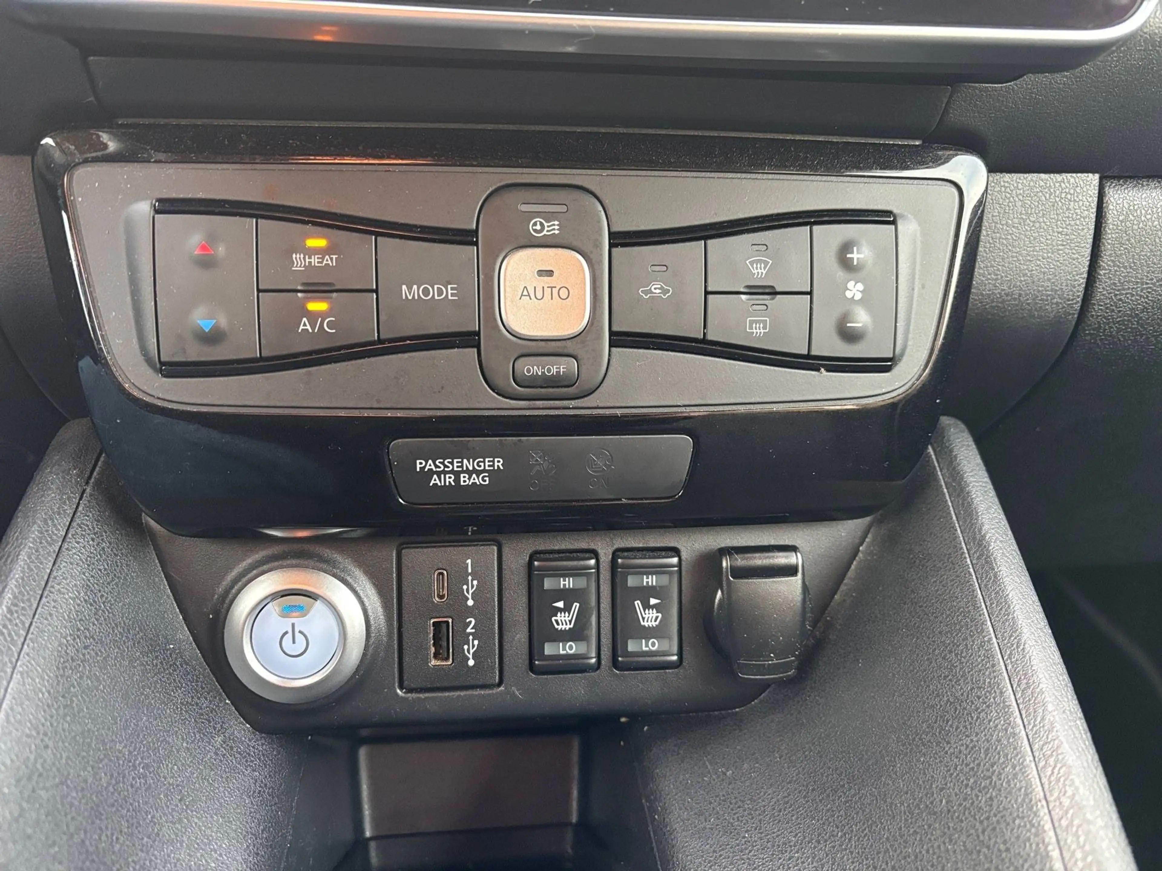 Nissan Leaf N-Connecta — photo 14