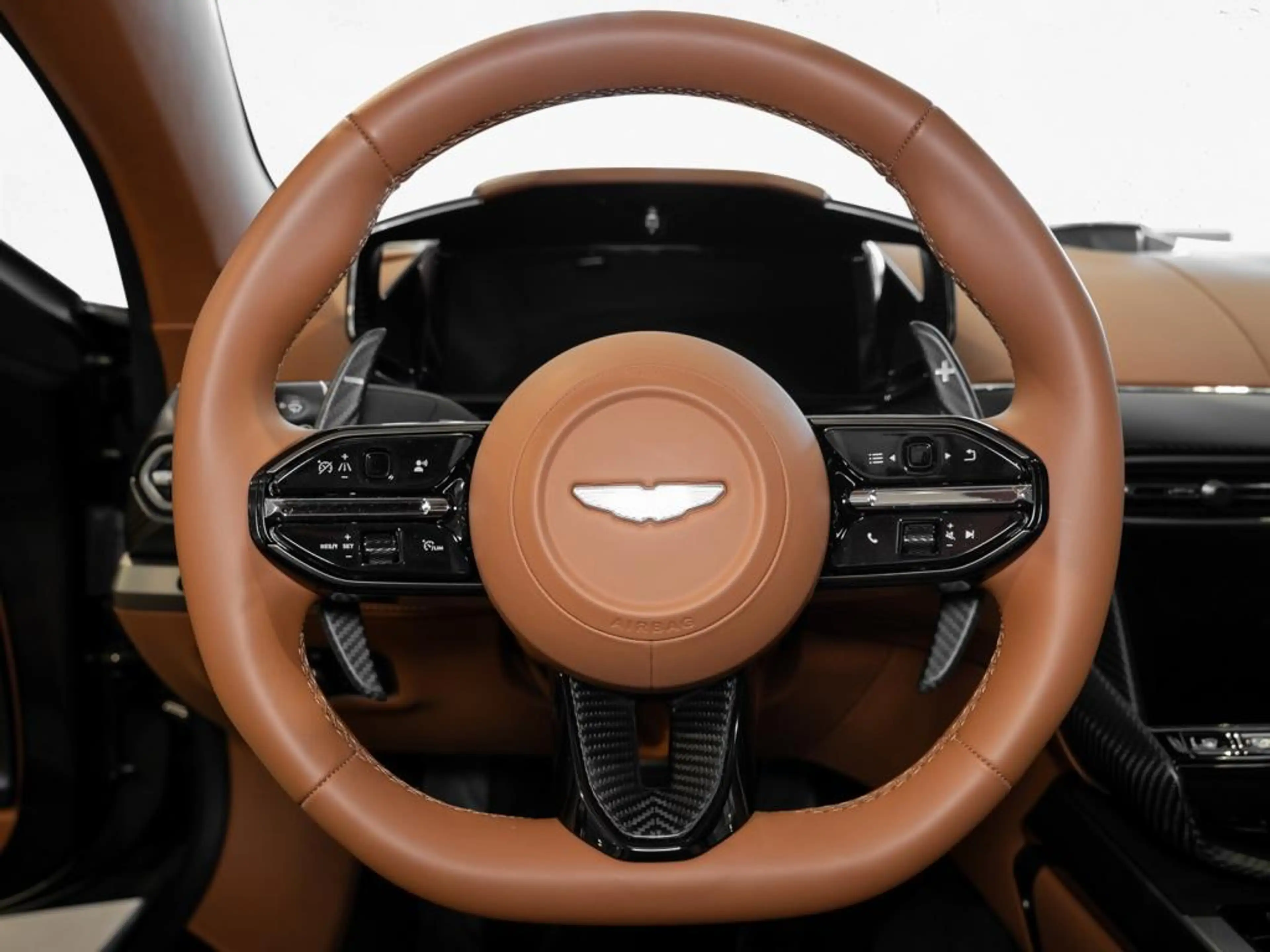 Aston Martin Vanquish Coupe — photo 12
