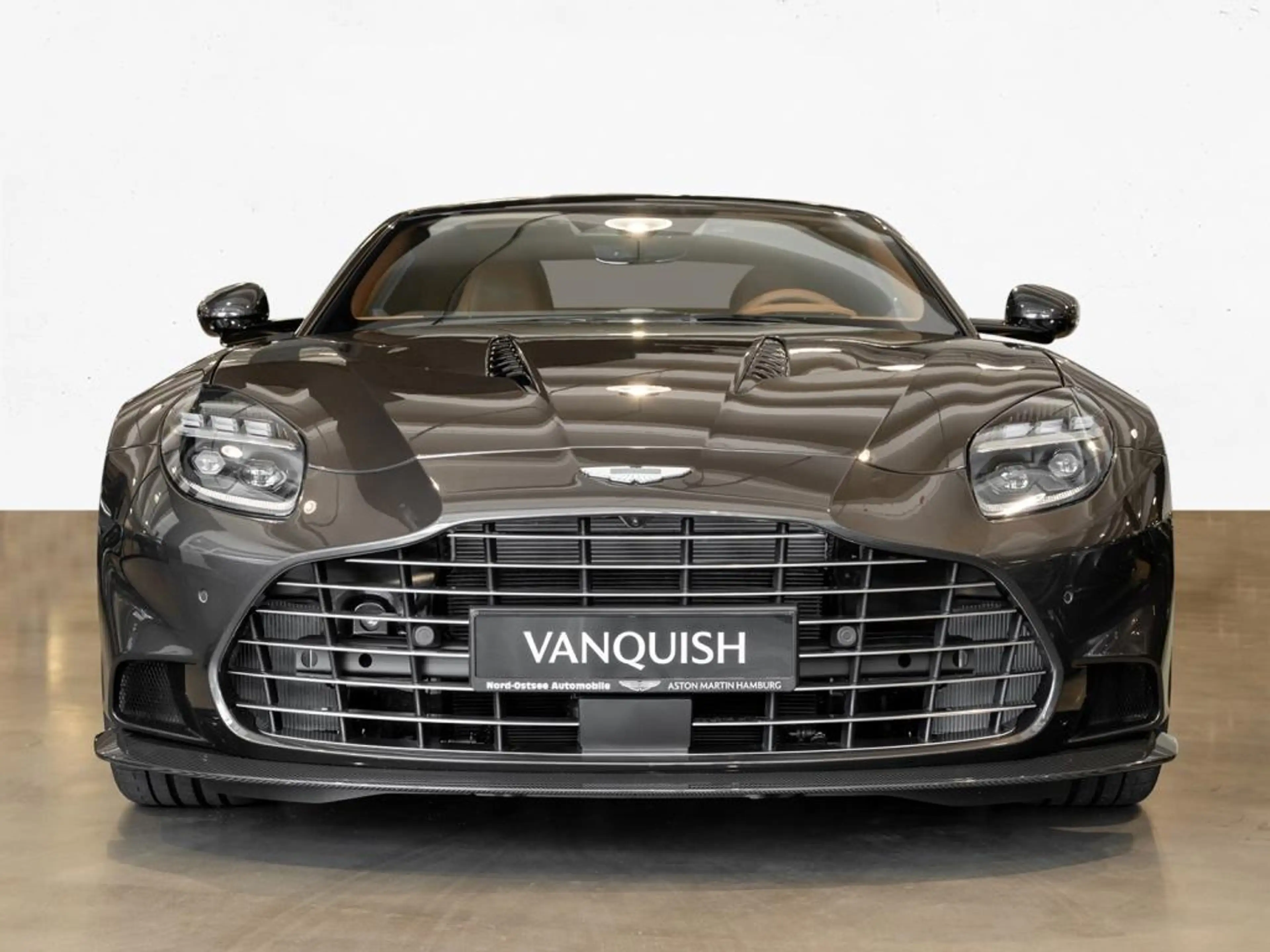 Aston Martin Vanquish Coupe — photo 8