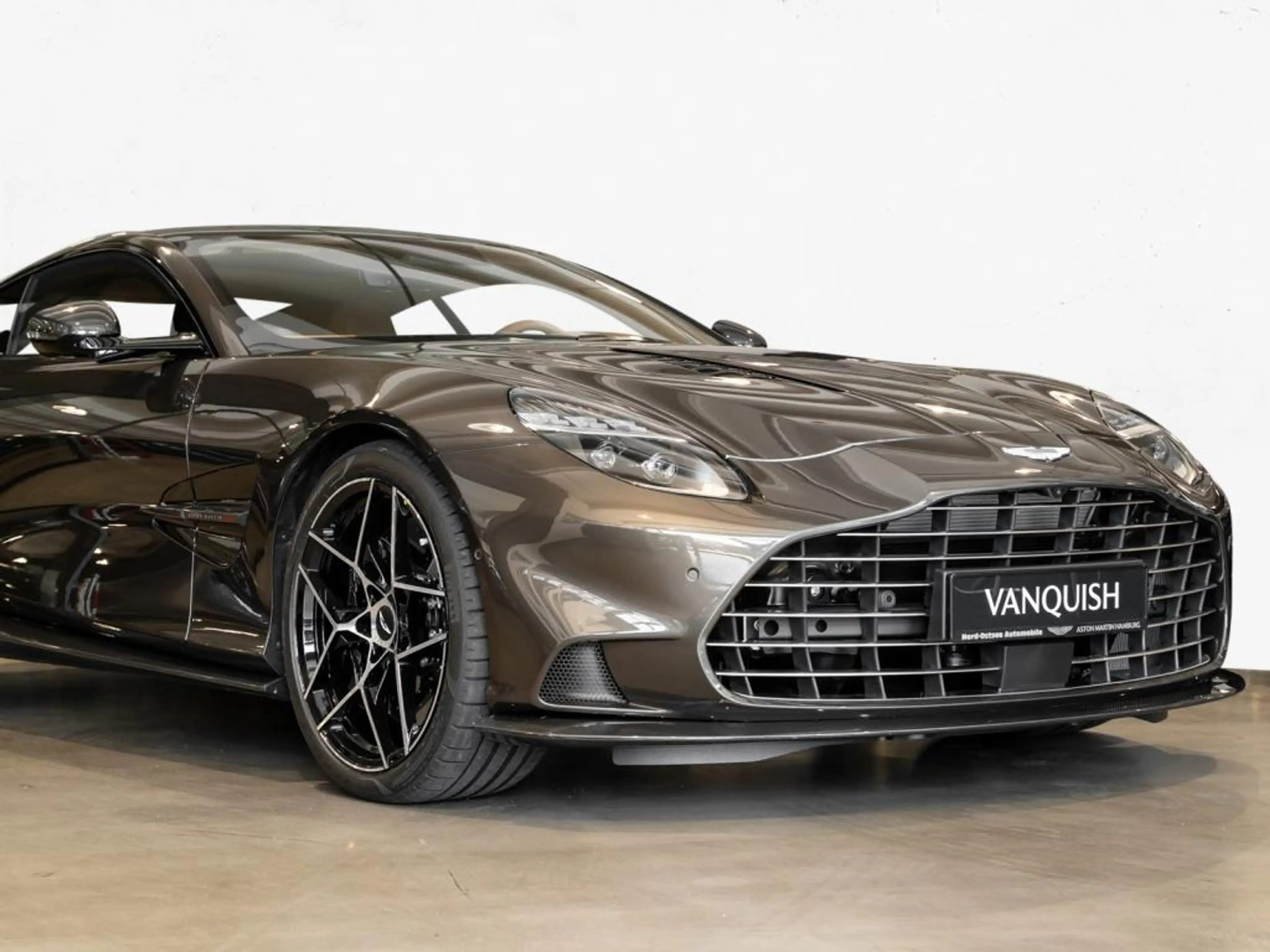 Aston Martin Vanquish Coupe — photo 14