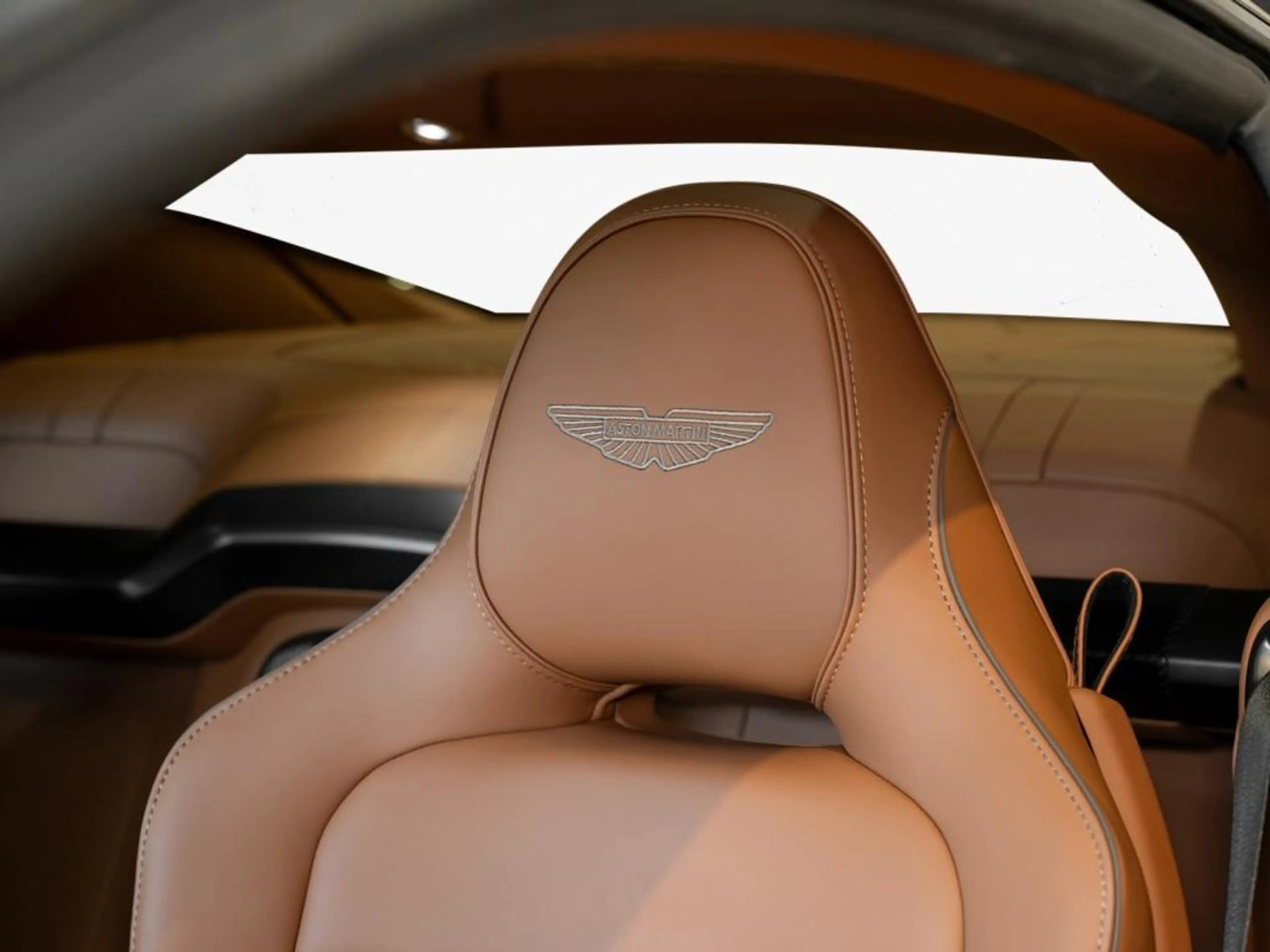 Aston Martin Vanquish Coupe — photo 6