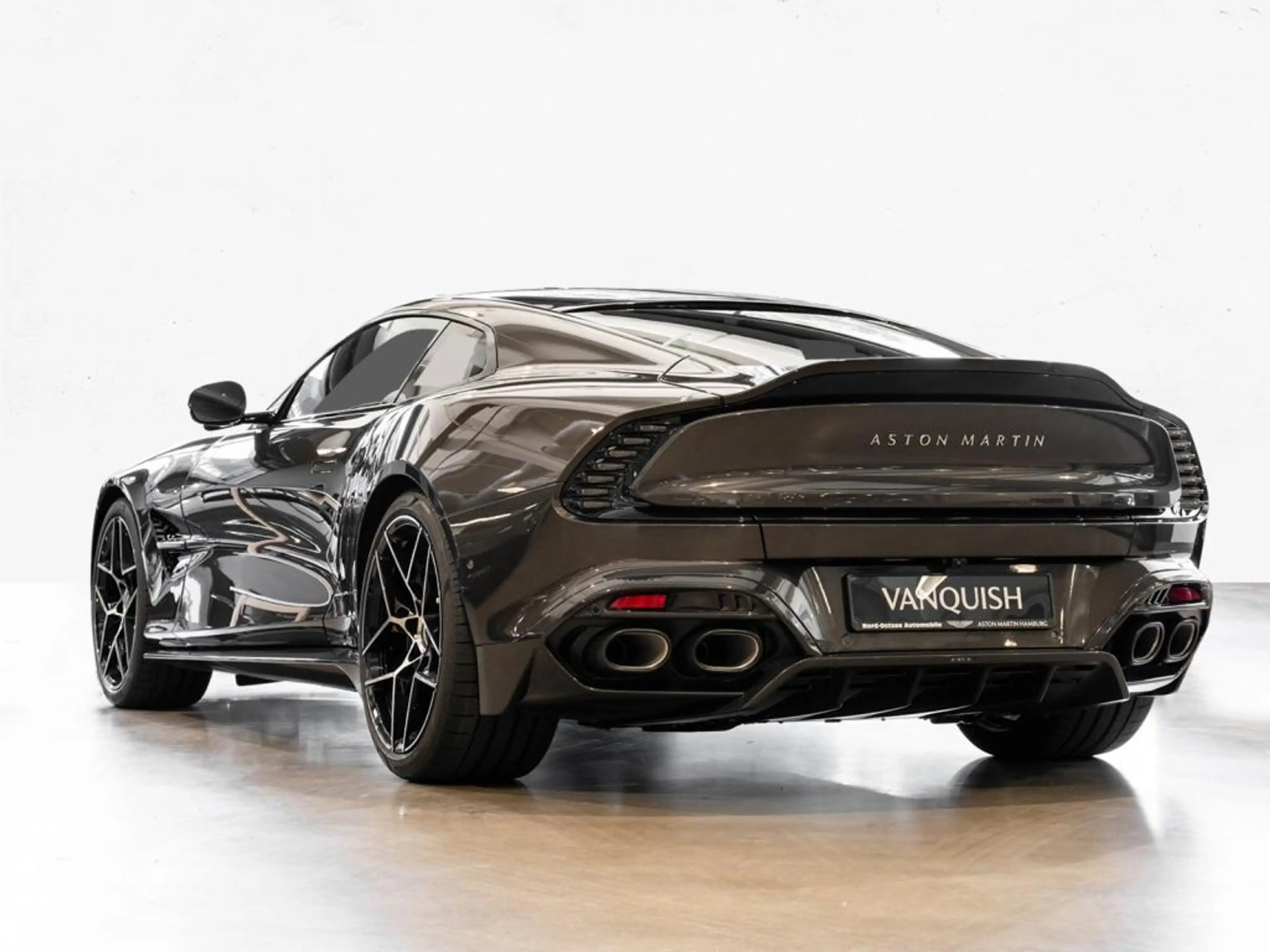 Aston Martin Vanquish Coupe — photo 3