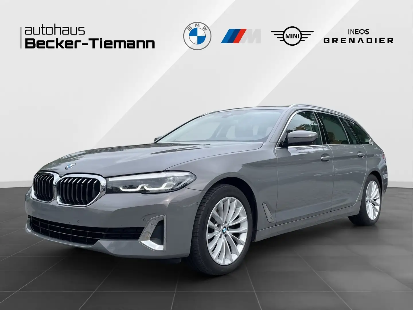 BMW 520 d xDrive Touring Luxury Line/ ParkAss+/ DrivAss/ A Grijs - 1