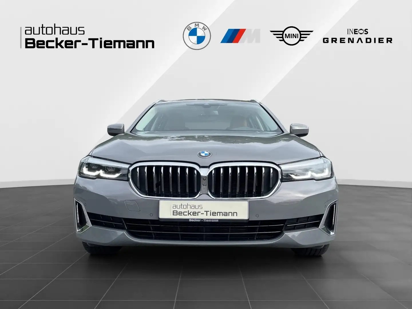 BMW 520 d xDrive Touring Luxury Line/ ParkAss+/ DrivAss/ A Grijs - 2