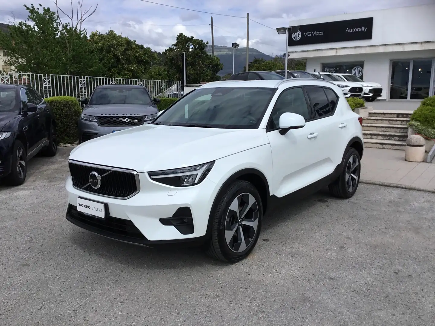 Volvo XC40 B3 Core Aut. Bianco - 2