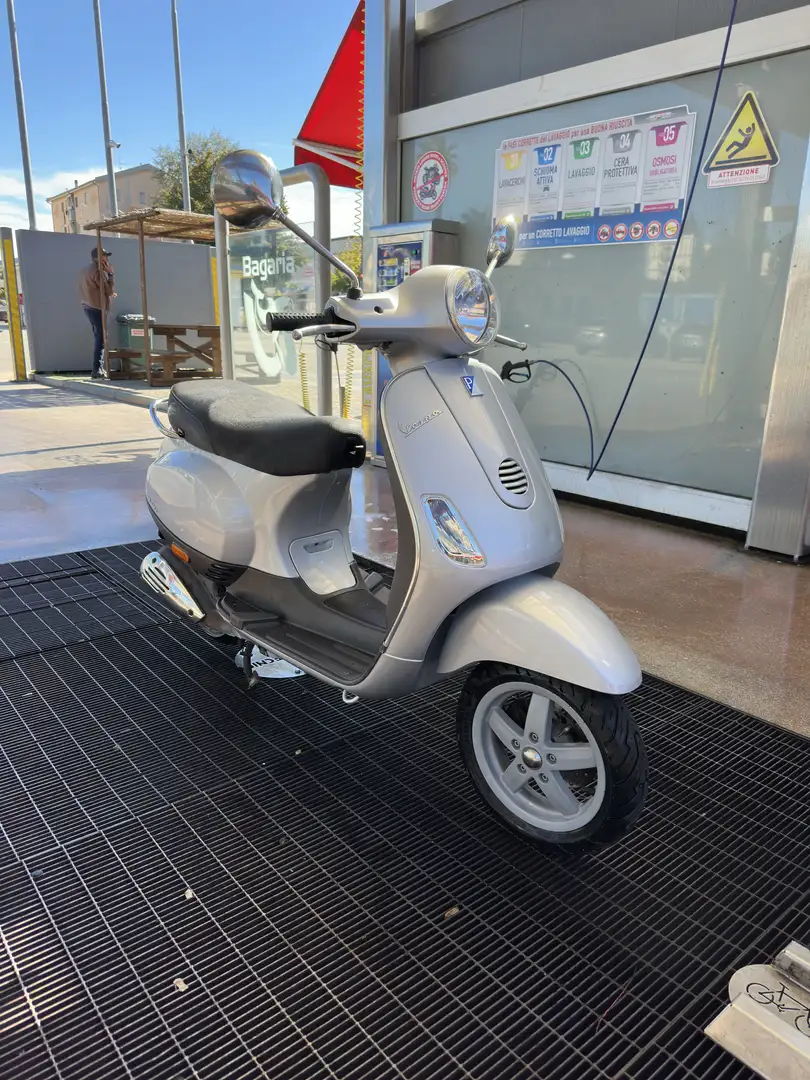 Vespa LX 50 Zilver - 1