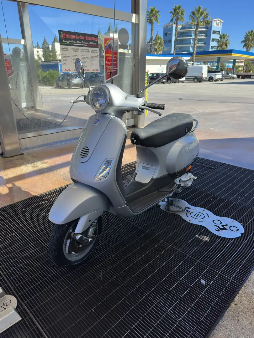 Vespa LX 50 Zilver - 2