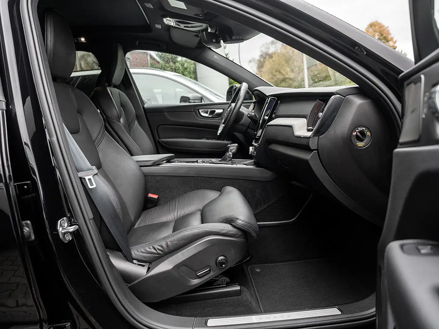 Volvo XC60 D4 Inscription ACC, AHK Schwarz - 2