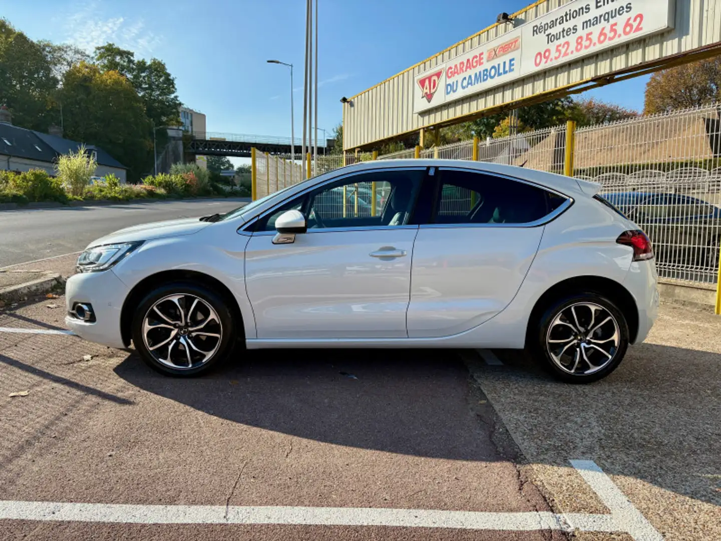 DS Automobiles DS 4 BLUEHDI 120CH SO CHIC S\u0026S Blanc - 2