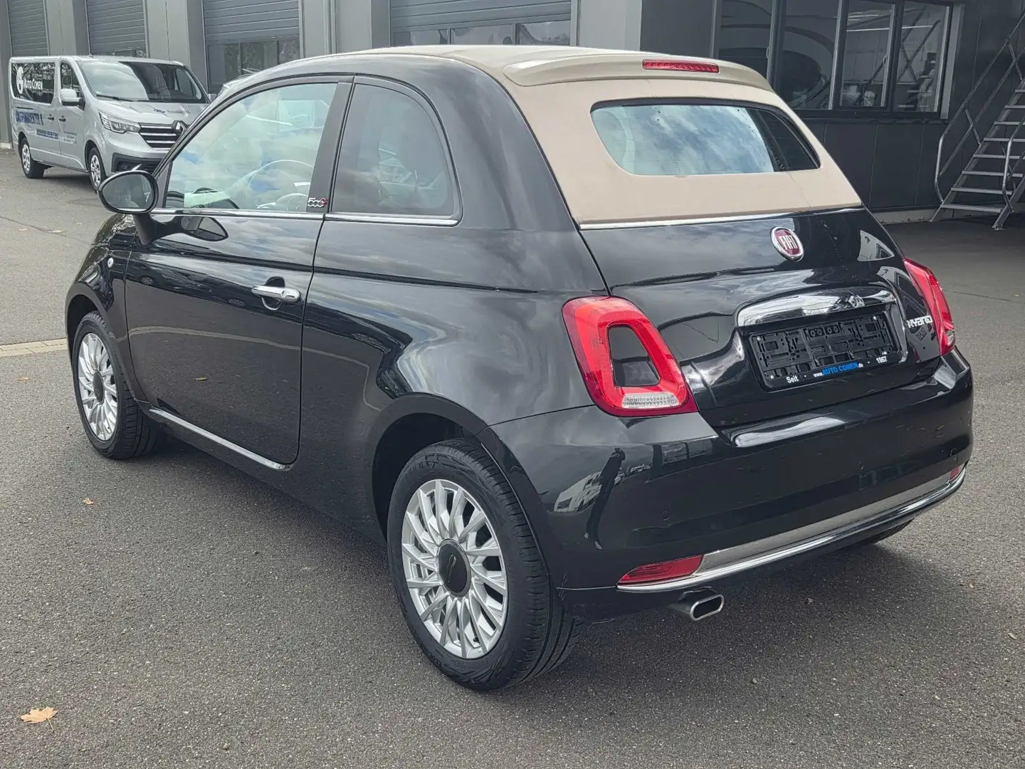 Fiat 500C MY21 1.0 GSE Hybrid DOLCEVITA 51kW TECH+ LM Zwart - 2