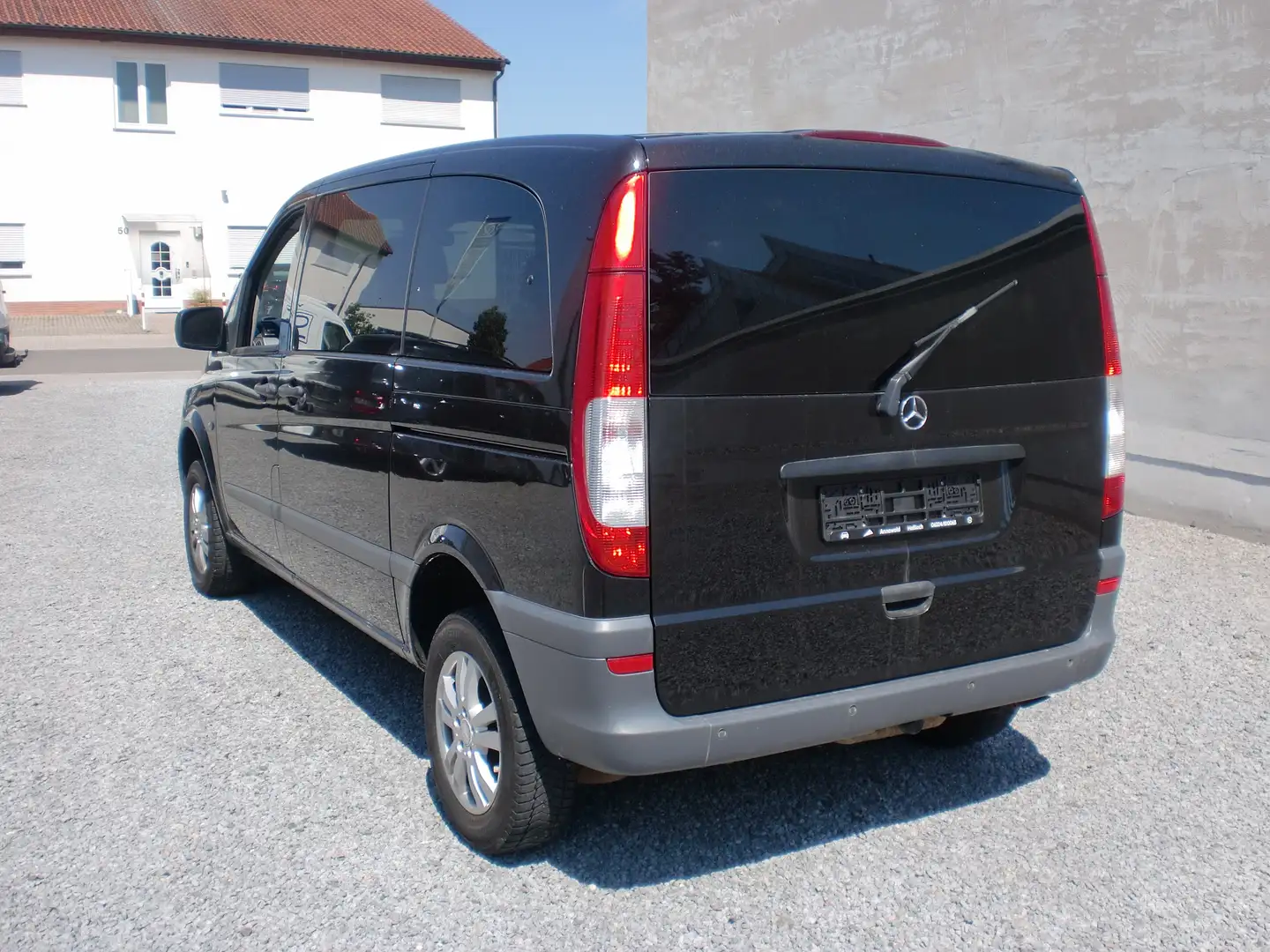 Mercedes-Benz Vito 116 CDI kompakt (639.601) Zwart - 2