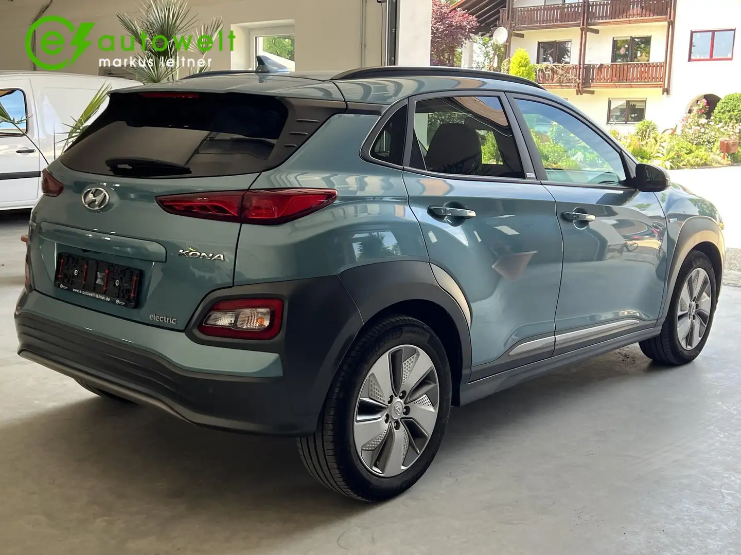 Hyundai KONA 64 kWh Premium BlueLink 3-phasig HeadUp Wärmep. Blauw - 2