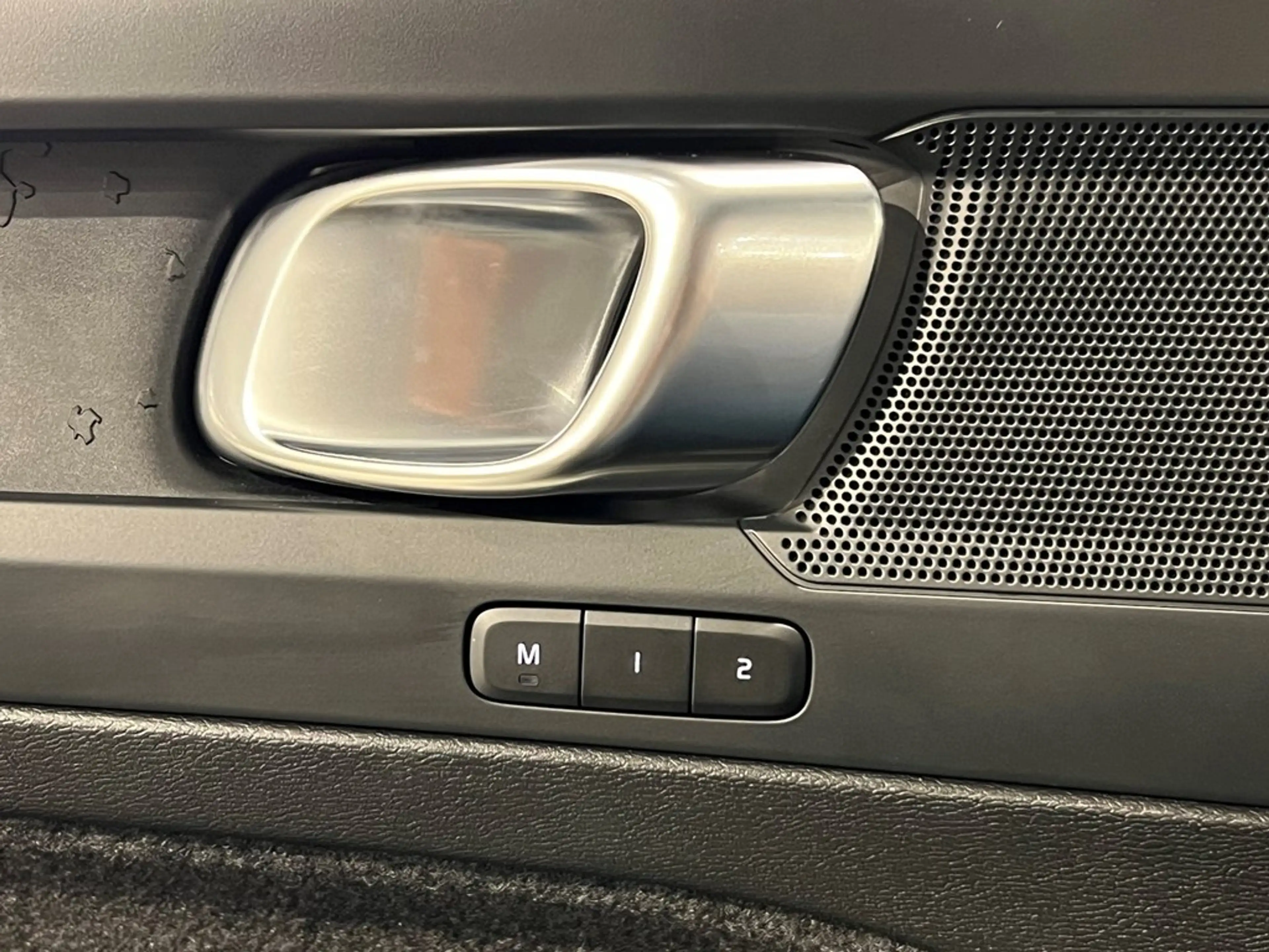 Volvo EC40 Recharge Black Edition  Extended Range — photo 6