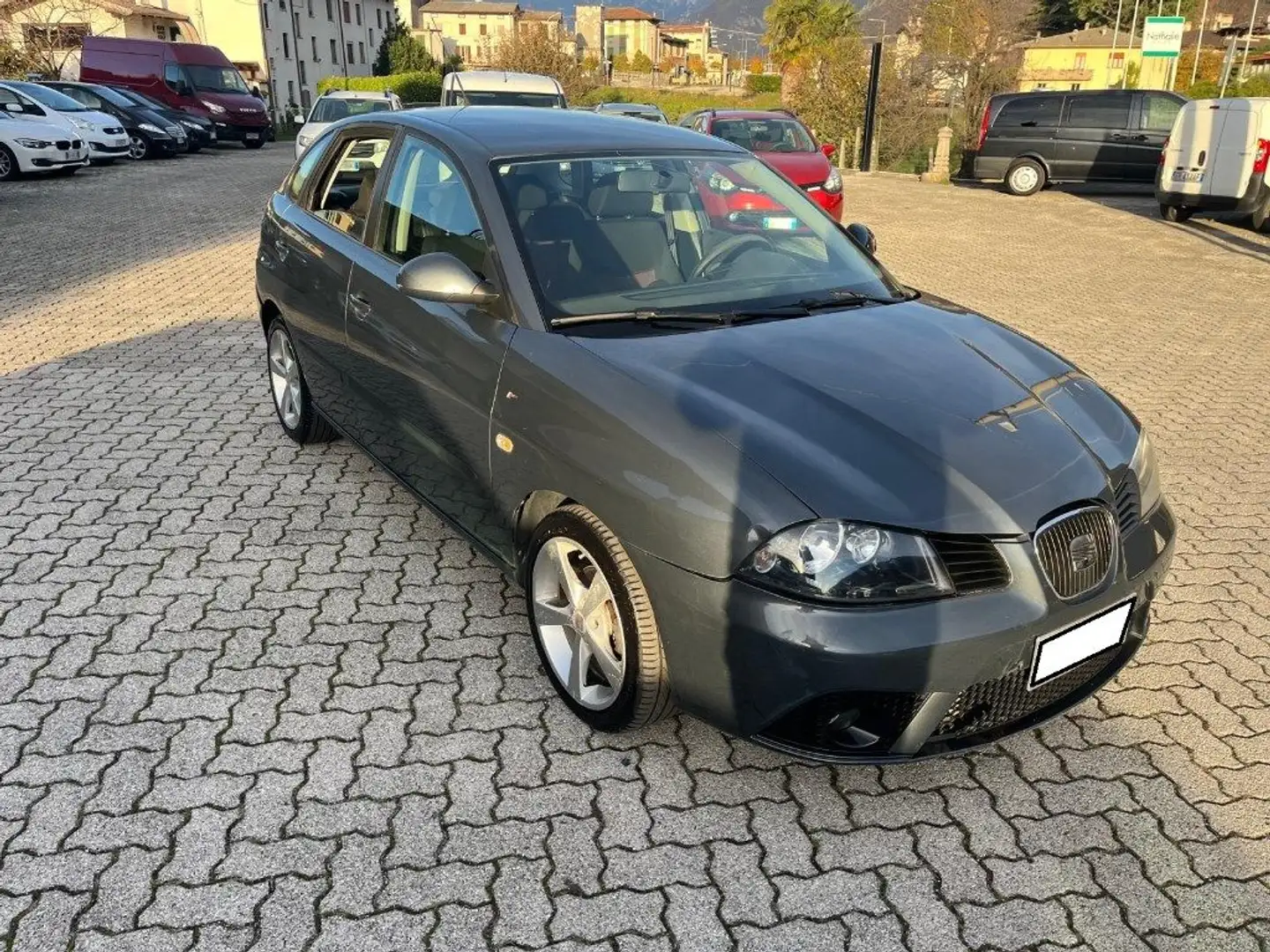 SEAT Ibiza 1.4 TDI 80CV 5p. Stylance Grijs - 1